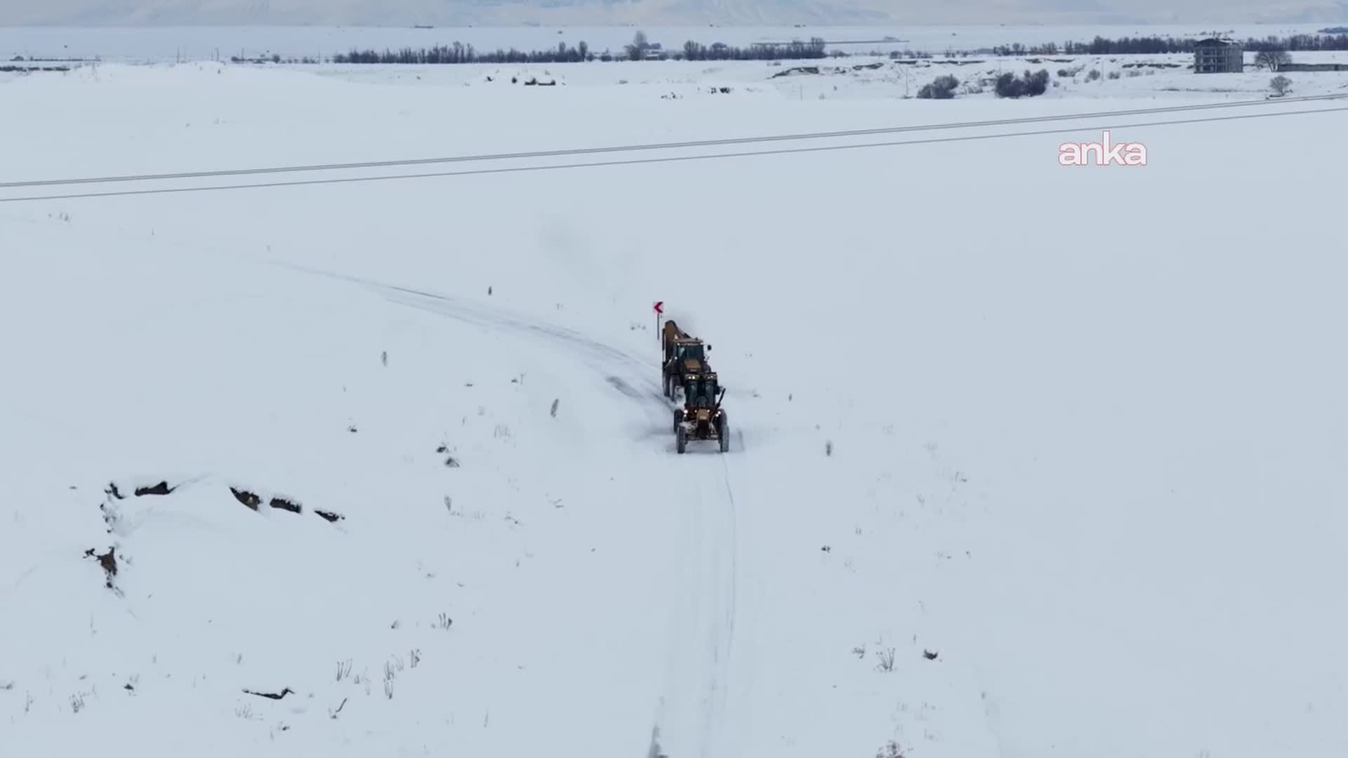 Van’da etkili olan kar nedeniyle 42 yerleşim yerine ulaşılamıyor
