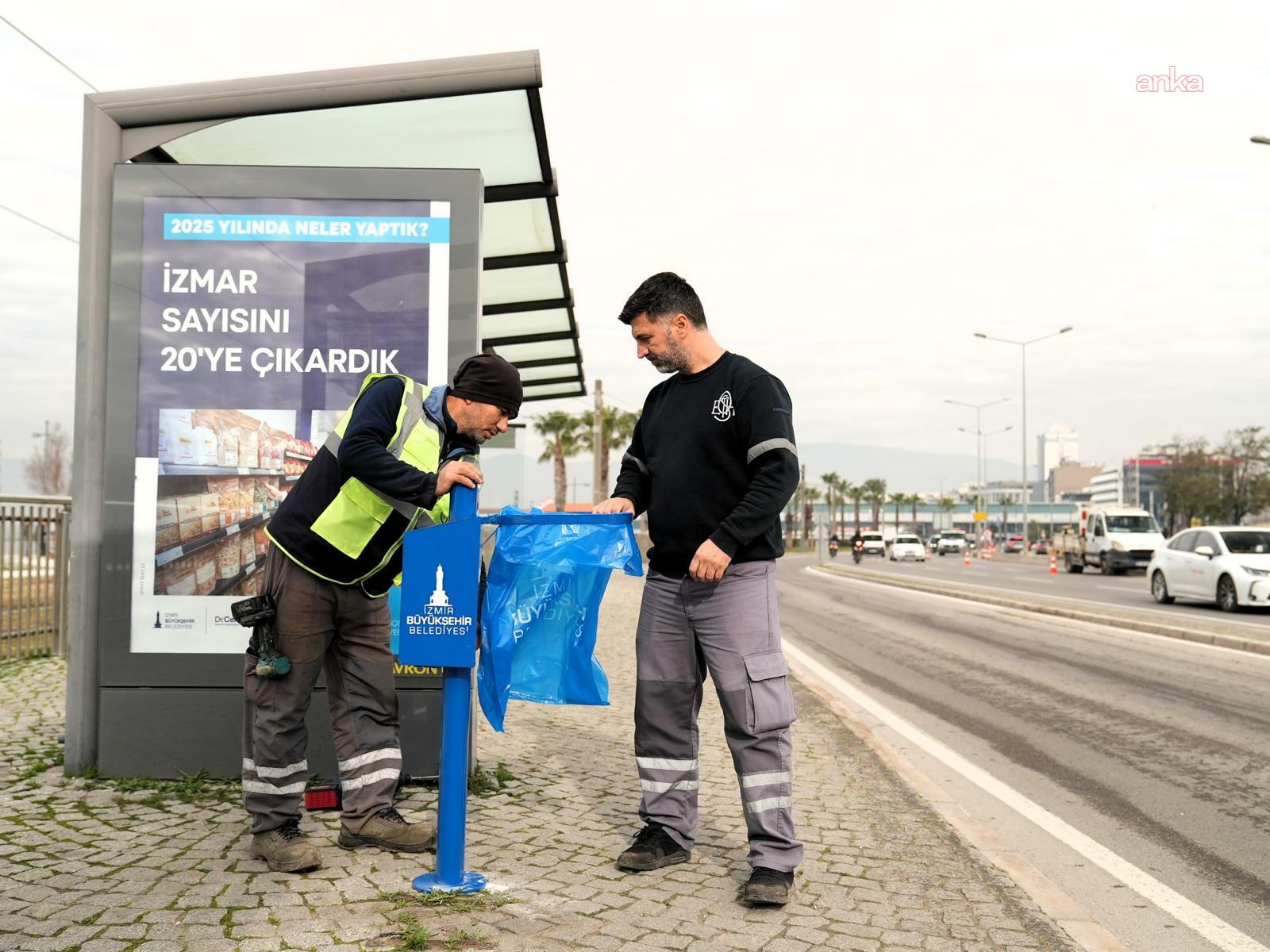 İzmir’de duraklara yeni çöp kovaları