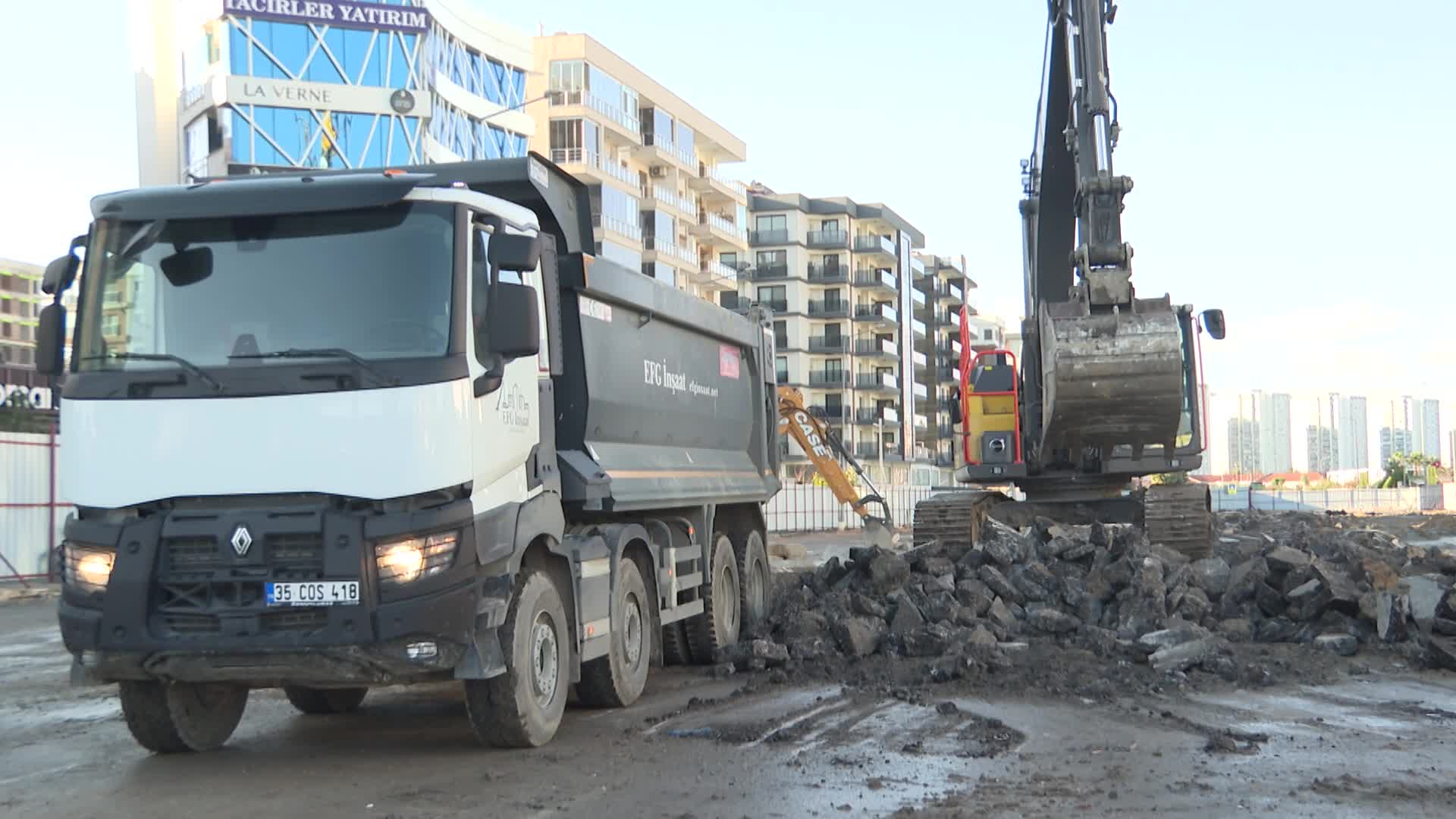 Karşıyaka’da Şemikler Taşıt Üst Geçidi’nin yapımına başlandı