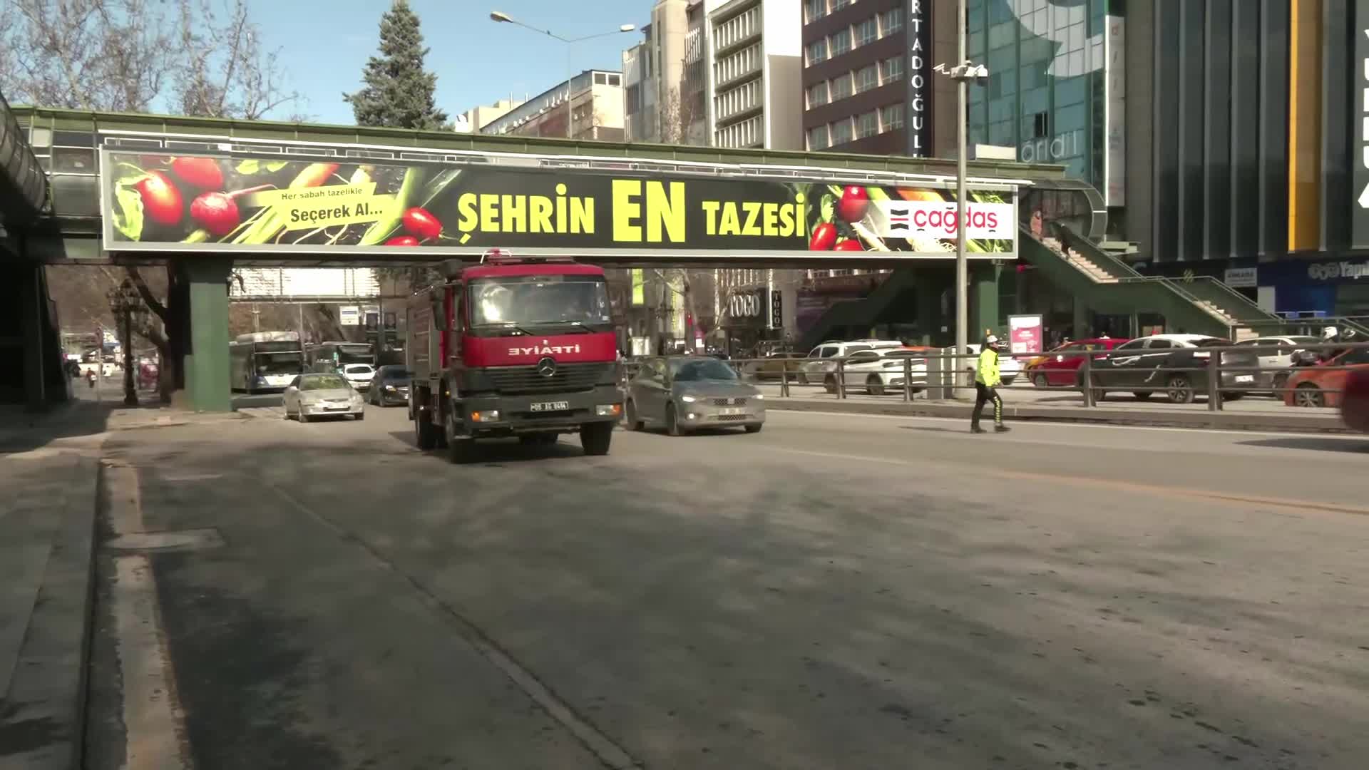 İçişleri Bakanlığı bahçesinde konteyner yandı