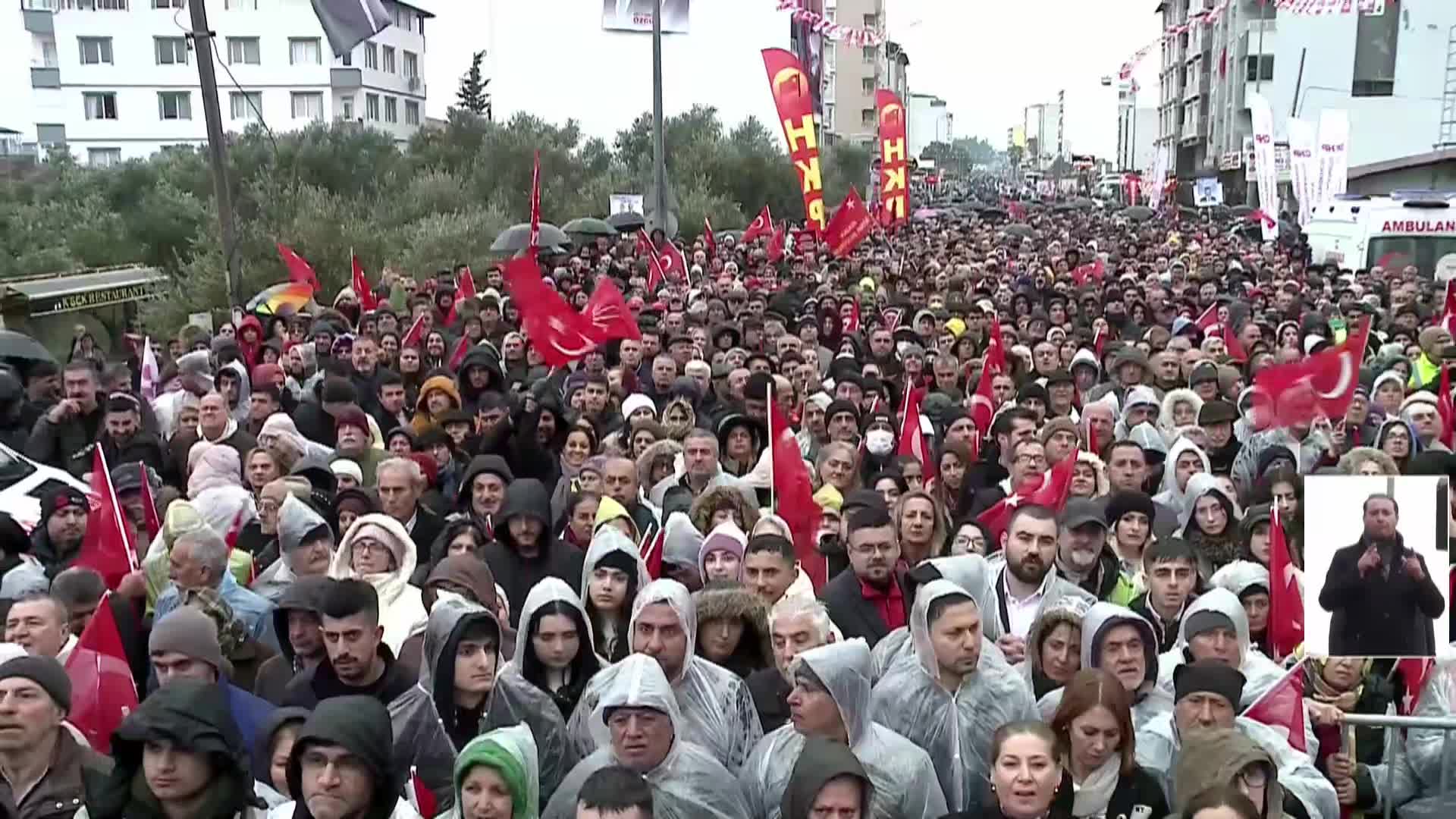 CHP'nin "Millet İradesine Sahip Çıkıyor" mitingi.... Özgür Özel: "Emekli maaşını 20 bin liradan 28 bine çıkarmak muhalefetin elinde"