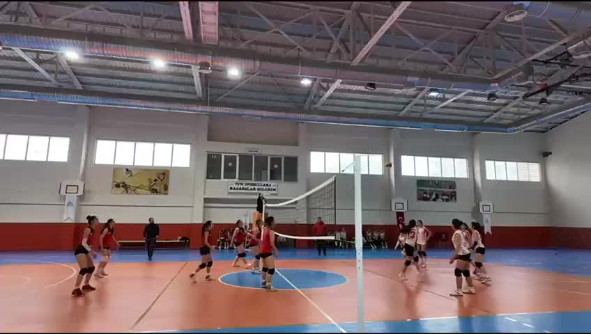 Adıyaman Belediyesi Kız Voleybol Takımı, profesyonel lige yükselmek için gün sayıyor