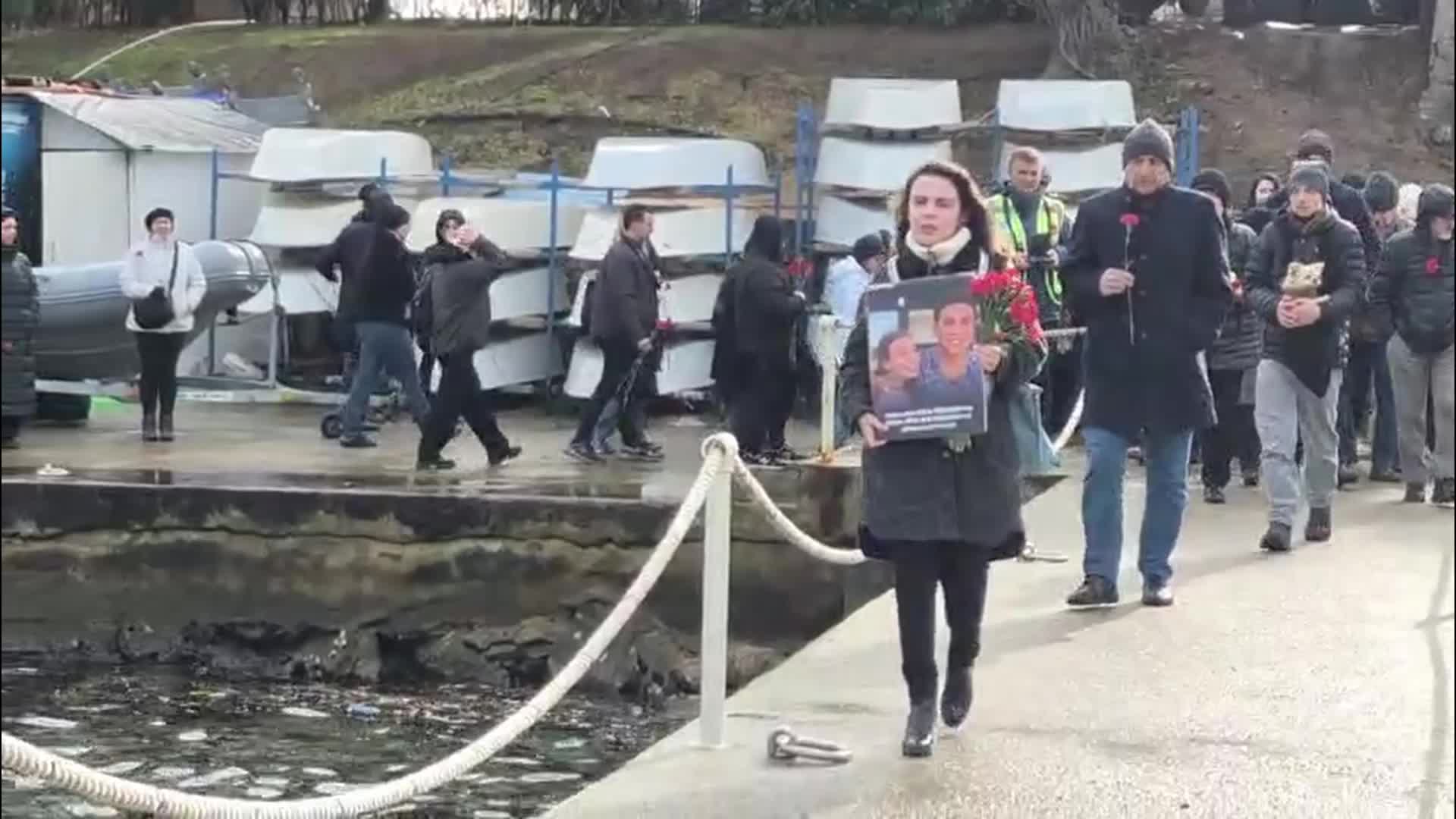 Tuzla Sahili'nde Kartalkaya'daki otel yangını faciasında hayatını kaybeden 78 kişi anısına dalış yapıldı