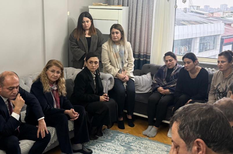 Özgür Karabat ve Bakırköy Belediye Başkanı Ovalıoğlu'ndan, öldürülen Atlas Çağlayan'ın ailesine taziye ziyareti