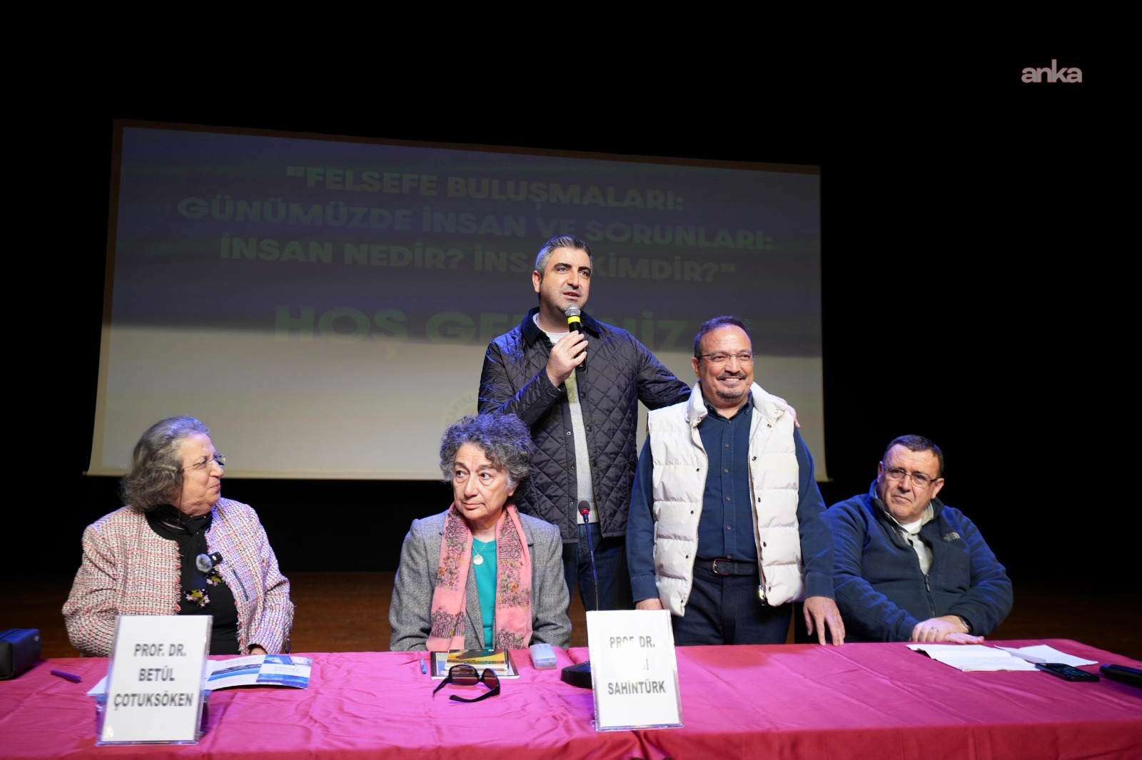 “Günümüzde İnsan ve Sorunları” Kartal’da felsefi bir bakışla tartışıldı