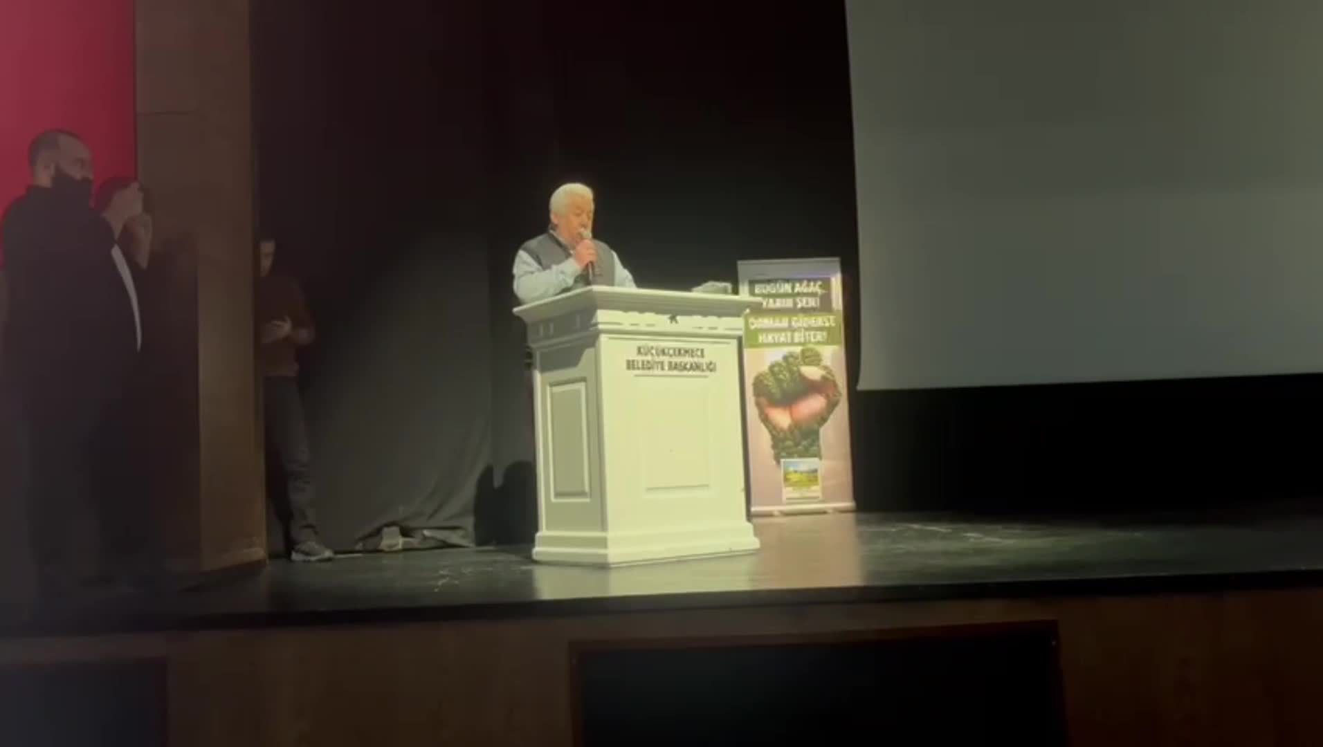 Şavşat ve Artvin’deki madencilik tehdidi panelde ele alındı: "Çıkarılan madenler ham madde olarak yurt dışına gidiyor, geriye kirletilmiş bir doğa kalıyor. Bunun adı açıkça sömürge madenciliğidir"