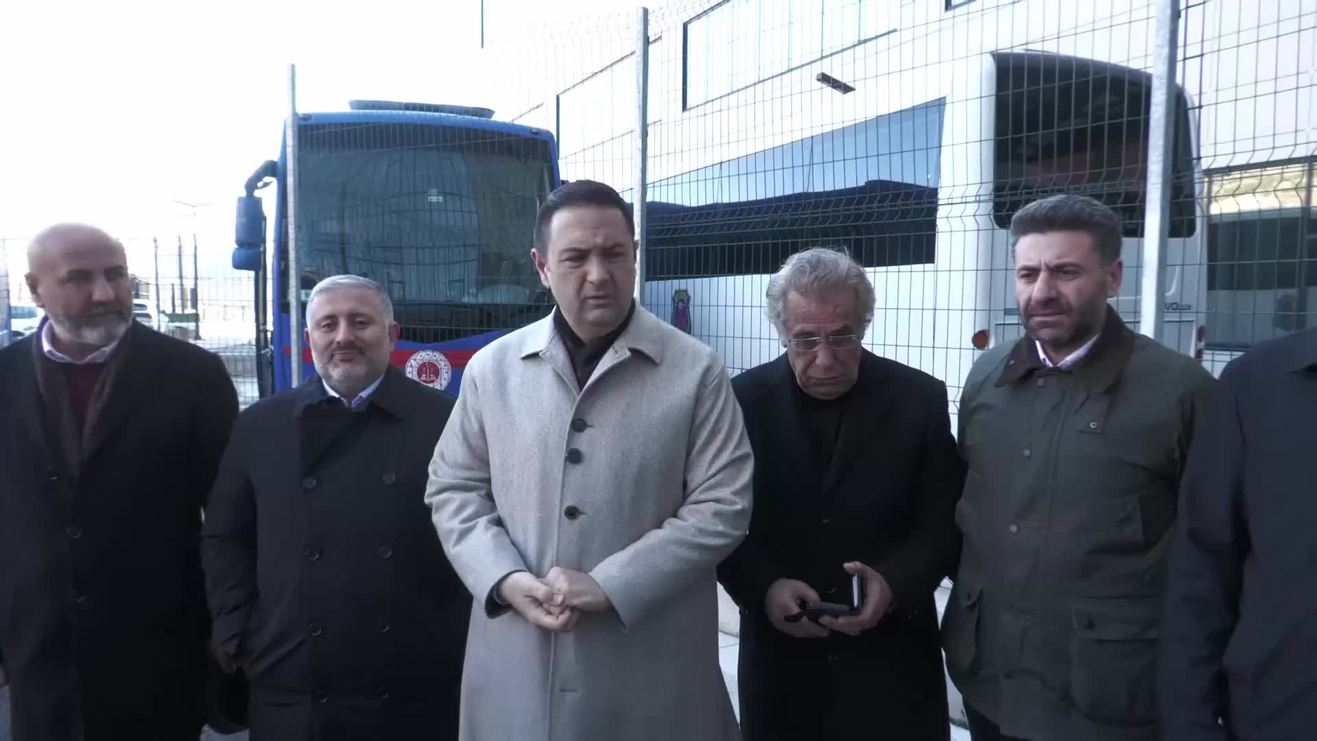Murat Çalık, önce İzmir Şehir Hastanesi'ne ardından Katip Çelebi Üniversite Hastanesi'ne sevk edildi