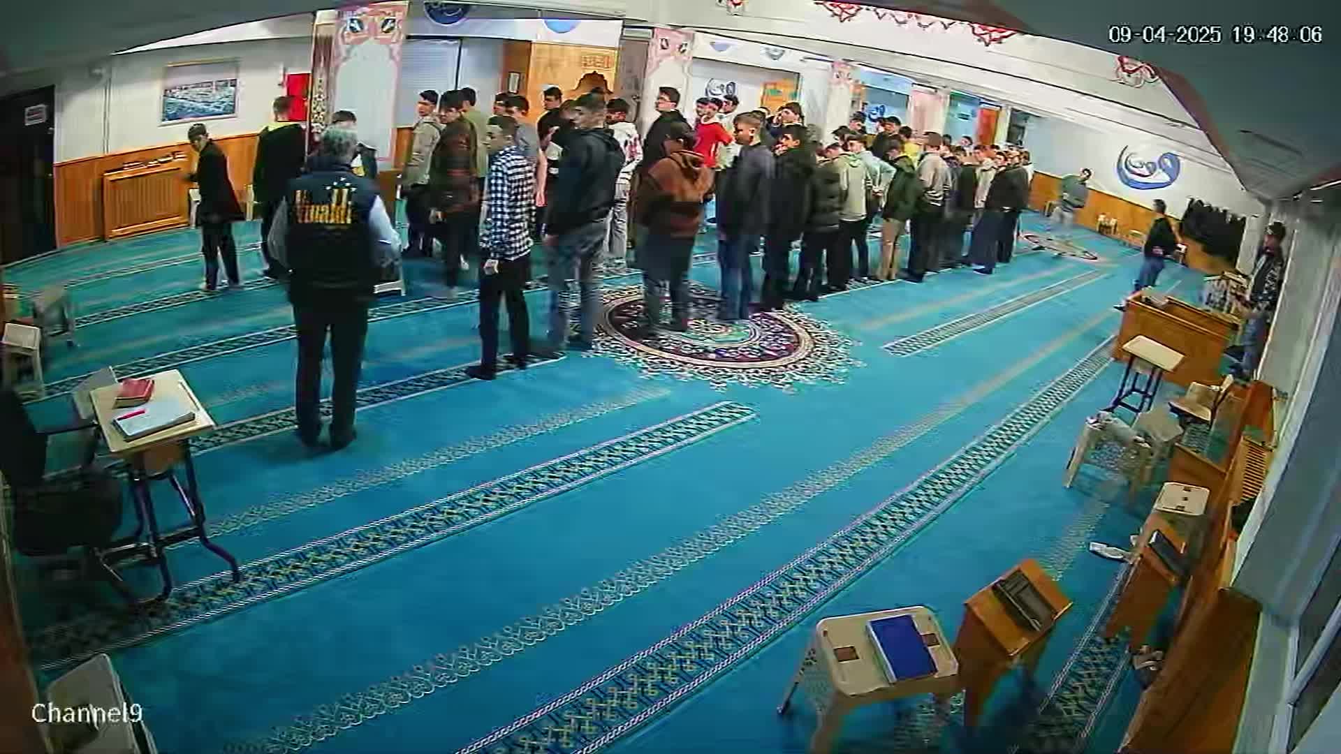 Kur'an kursunda çocuklara uygulanan fiziksel şiddet kameralara yansıdı