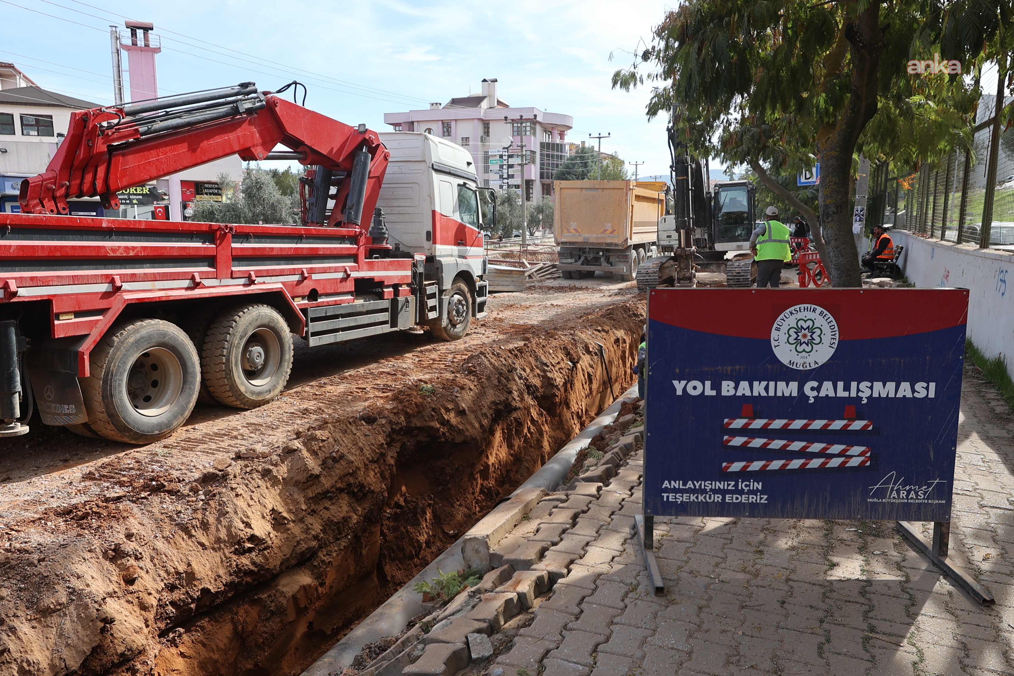Muğla Büyükşehir Belediyesi, Menteşe’de yol yatırımlarını sürdürüyor