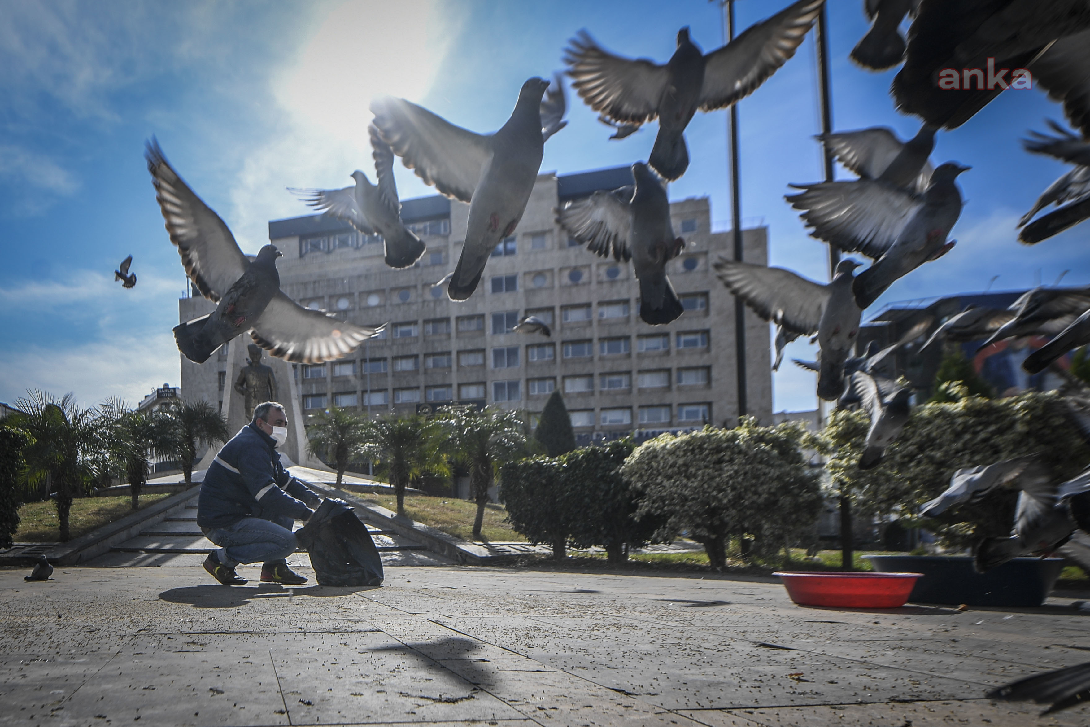 ADANA BÜYÜKŞEHİR BELEDİYESİ'NDEN SOKAĞA ÇIKMA KISITLAMASINDA YOĞUN MESAİ