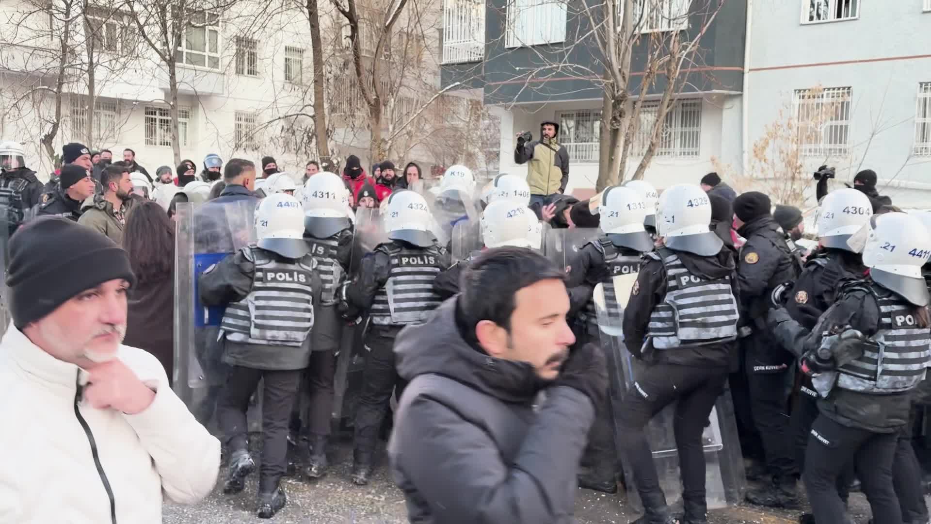 Diyarbakır’da Suriye protestosuna polisten biber gazlı müdahale