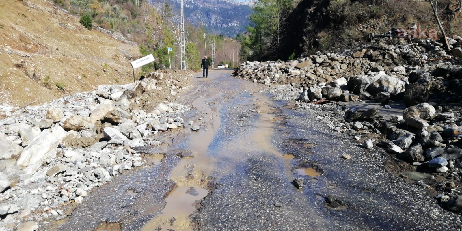 GAZİPAŞA'DA KAPANAN YOLLAR, ULAŞIMA AÇILDI