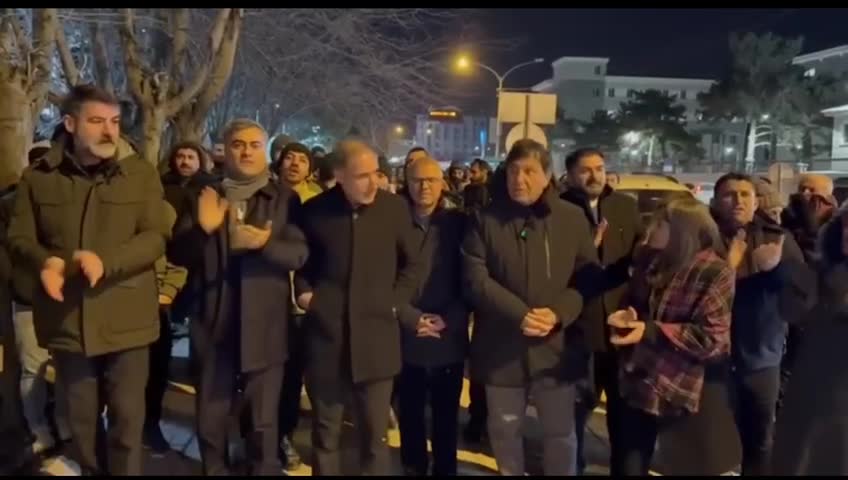 Van'da gözaltına alınan 54 kişi serbest bırakıldı... Dem Partili Milletvekili Mahmut Dindar: Bu saatten sonra kimse Kürtleri kandıramaz