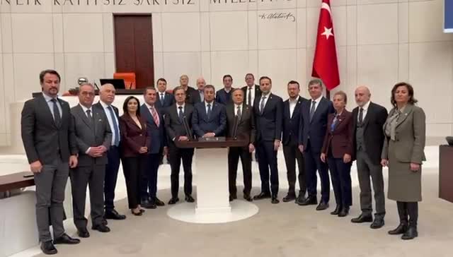 CHP’nin Meclis’teki emekli nöbeti 13’üncü gününde devam ediyor... Burhanettin Bulut: “Emeklilerin aylığı asgari ücret olana kadar eylemlerimize devam edeceğiz”