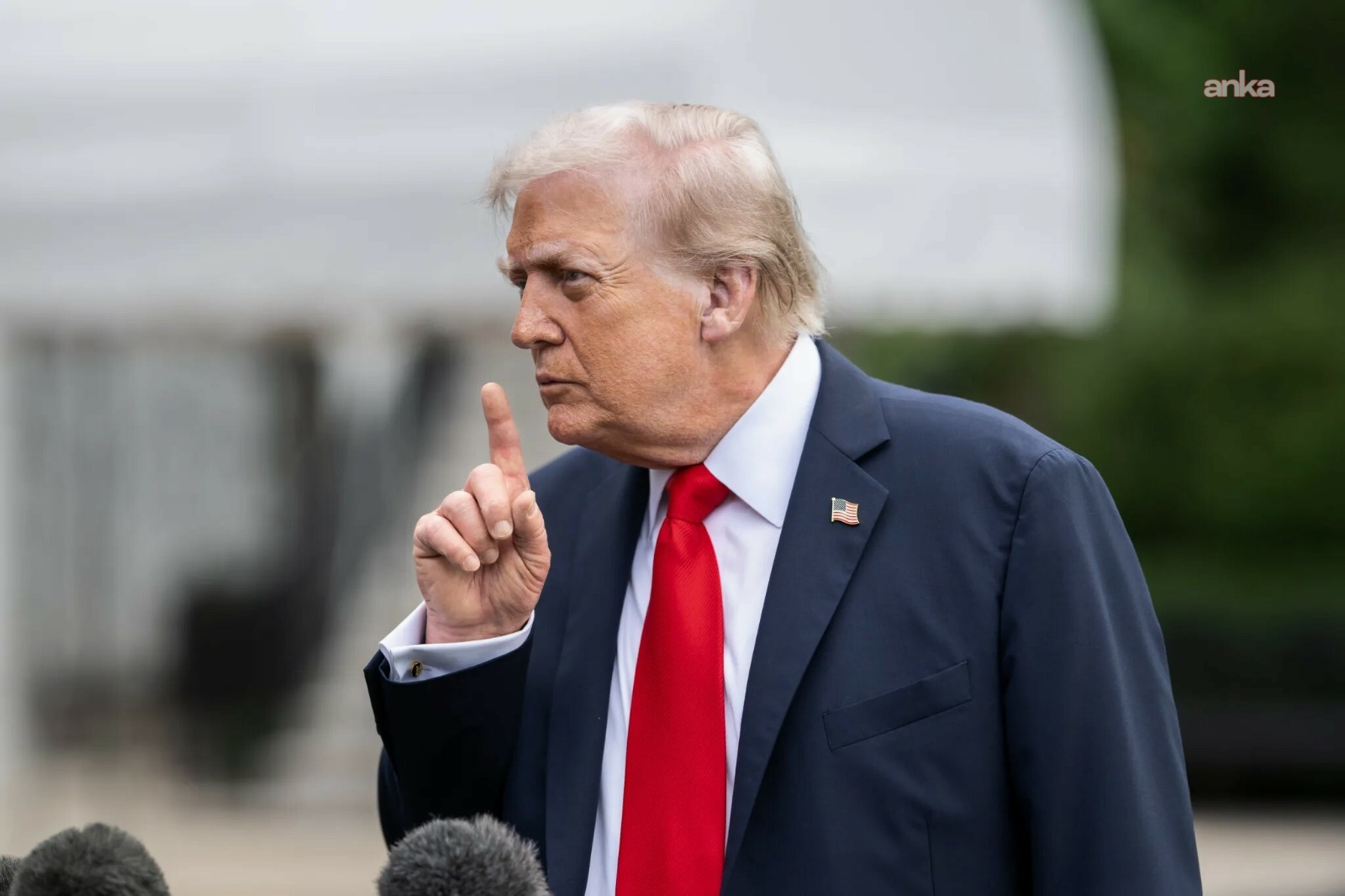 Trump, Macron ve Mark Rutte'ye ait özel mesajları yayınladı