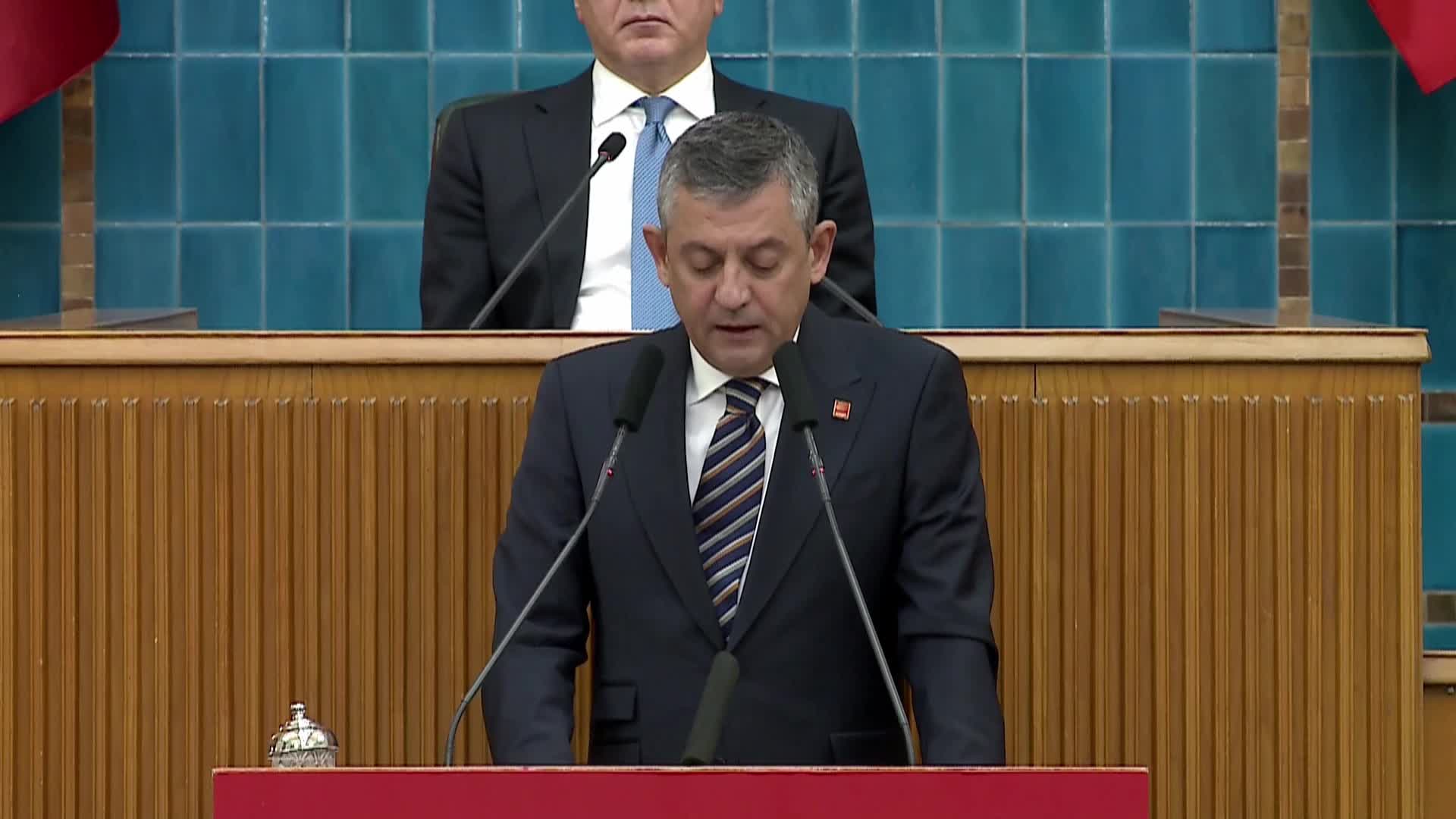 CHP Grup Toplantısı… Özgür Özel’den Bahçeli’ye emekli aylığı çağrısı: “Önergeyi sen ver, biz kayıtsız şartsız senin dediğin iyileştirmeye destek vereceğiz”