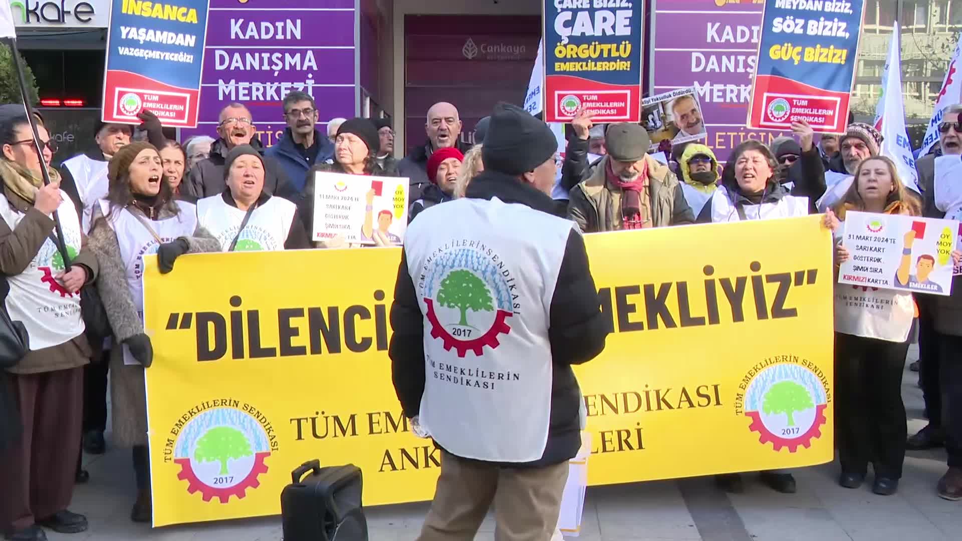Emeklilerden iktidara kırmızı kart: "Emeklilerin alın teriyle oynuyorsunuz"