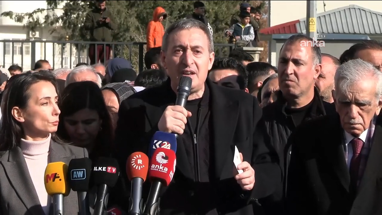 DEM Parti Meclis grubunu Nusaybin'de topladı...  Bakırhan'dan Bahçeli'ye: "Kürt'ü düşman gören, Kürt'ü katletmeye çalışanlara çanak tutan bir yaklaşım mı kader birliğidir?"