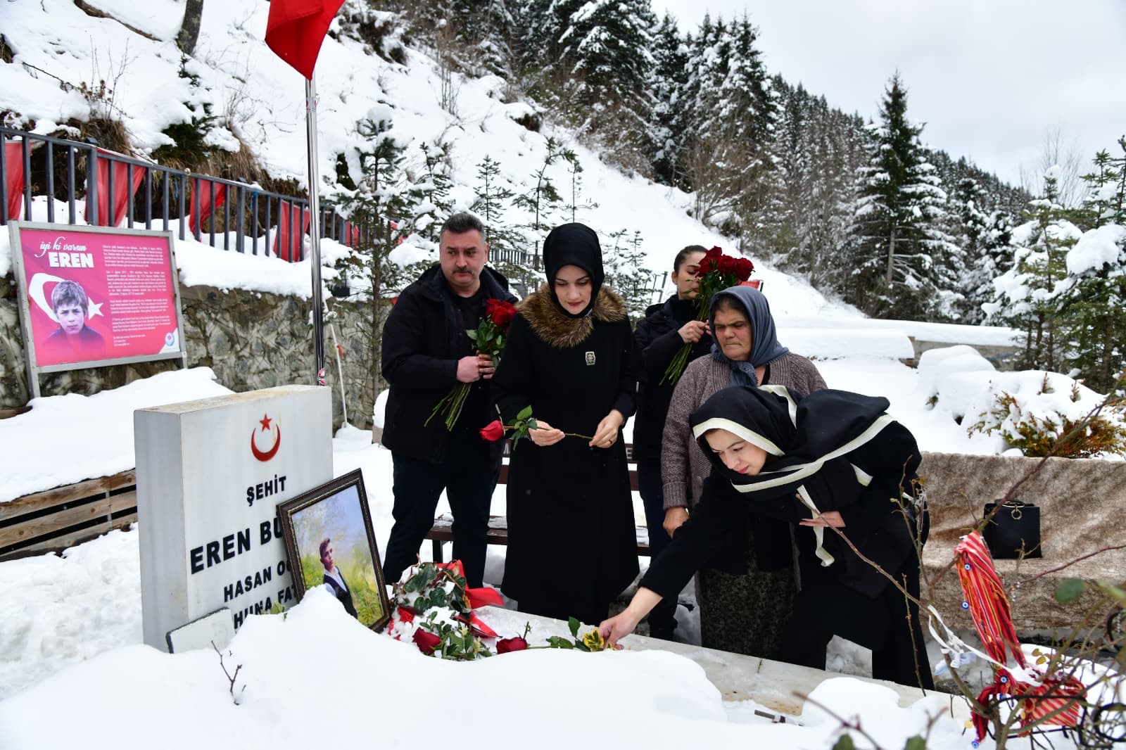Trabzon Valisi Şahin’den Şehit Eren Bülbül’ün kabrine ziyaret