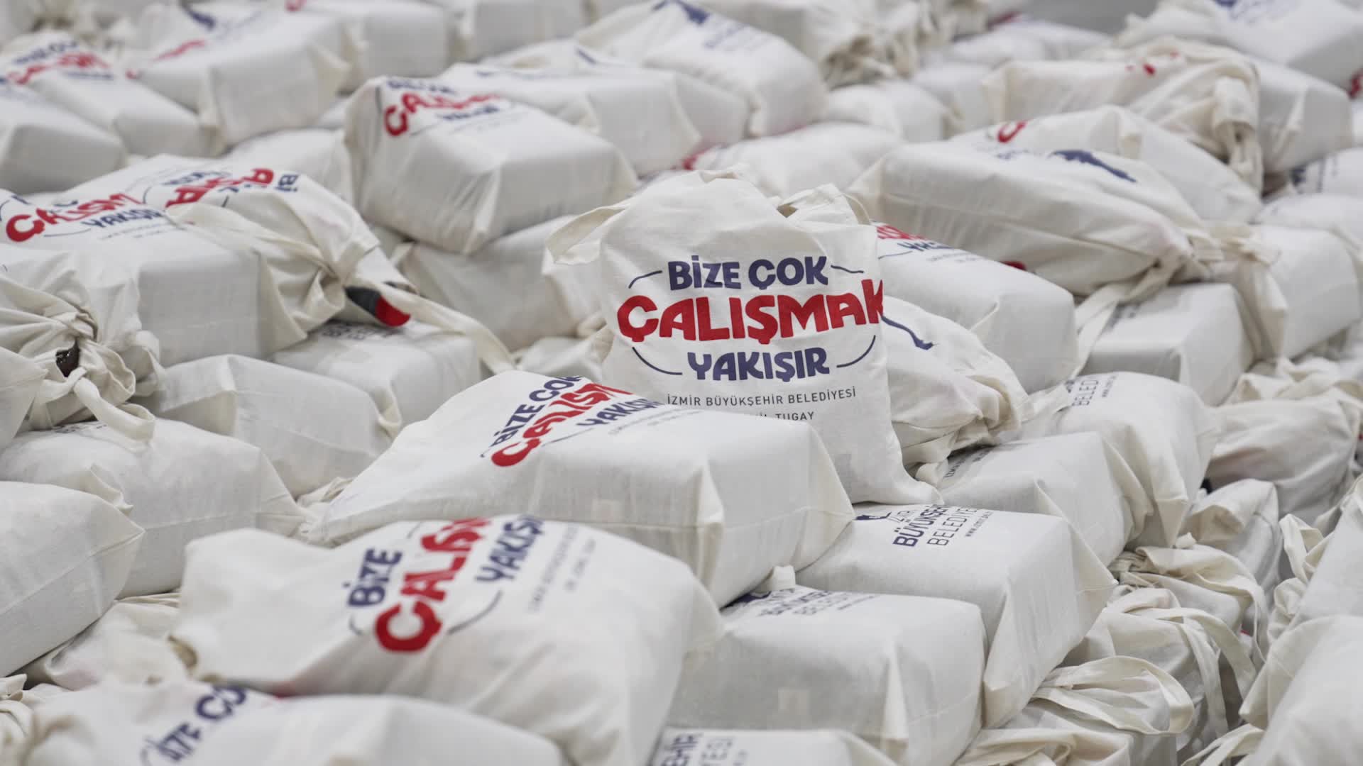 İzmir'de 24 bin haneye kahvaltı paketi dağıtımı başladı