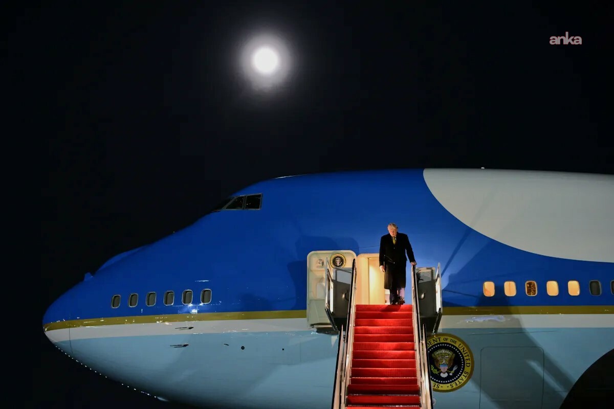 Trump, Davos ziyaretinde uçaktaki arıza nedeniyle Washington'a geri döndü, başka bir uçakla yolculuğuna devam etti