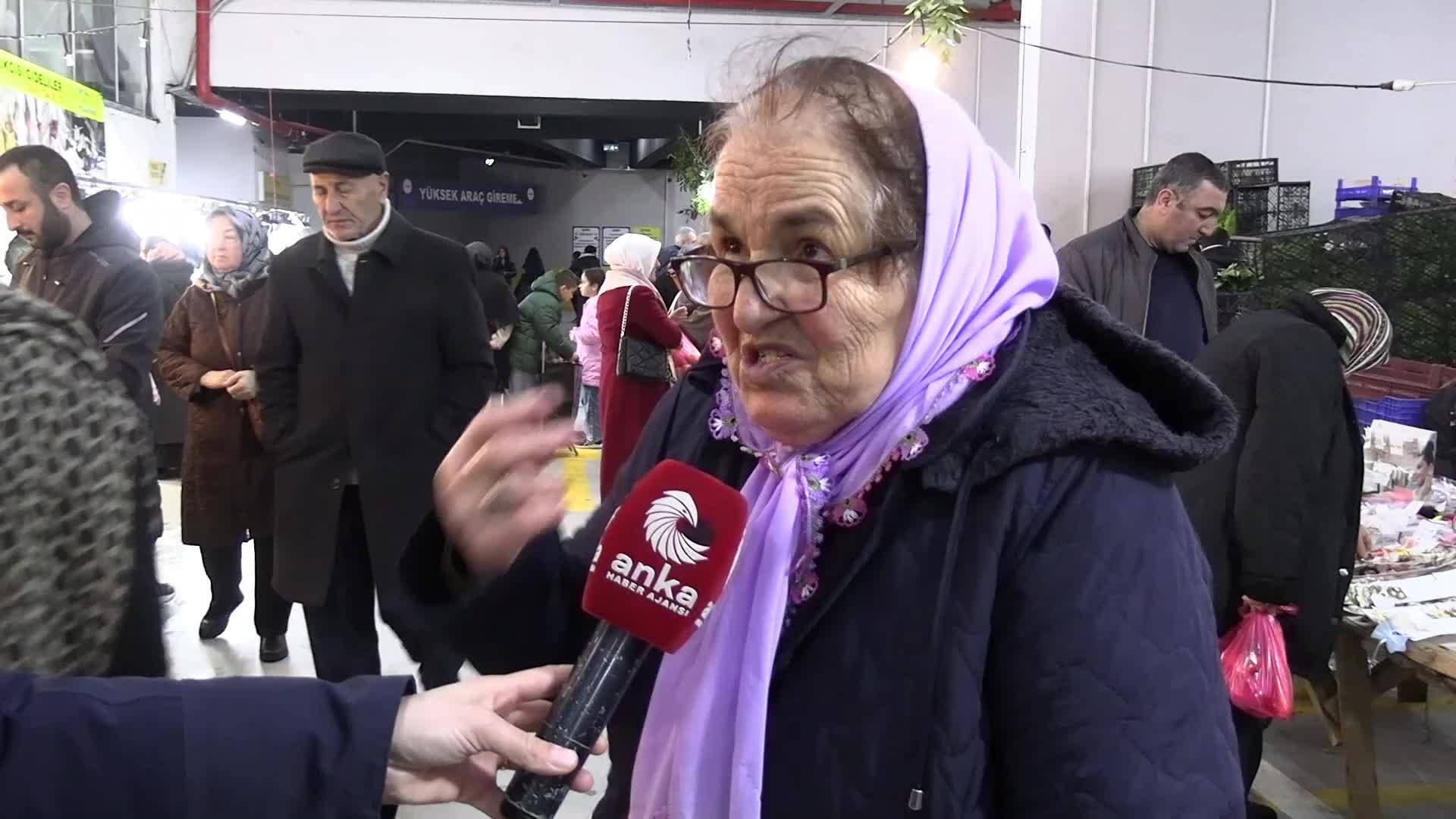 Kağıthane pazarında bir emekli durumunu ANKA'ya böyle anlattı: Doktor vitamin eksikliğinden dolayı muz, karnabahar, pancar, avokado ye dedi. Al da ye bakayım? Hastayım, haplarımın yarısını ödünç aldım