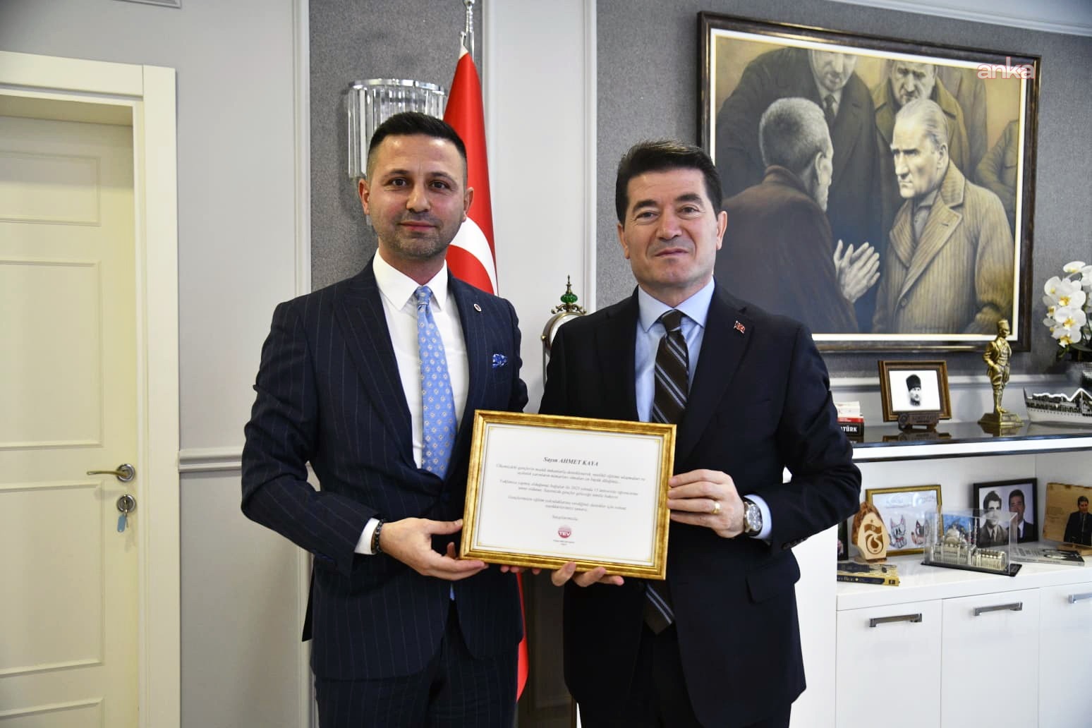 Türk Eğitim Vakfı'ndan Ortahisar Belediye Başkanı Kaya'ya teşekkür belgesi