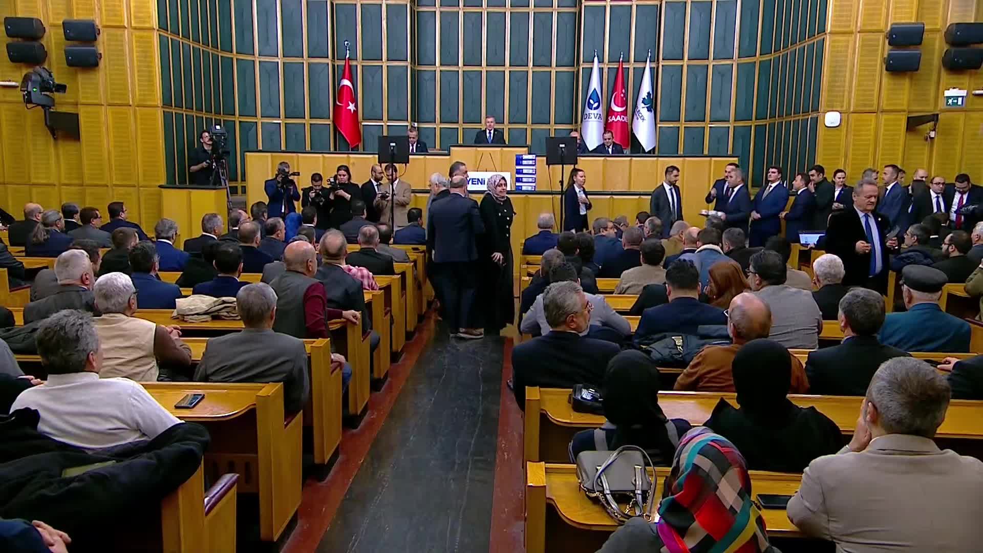 Yeni Yol Grup toplantısı... Mahmut Arıkan'dan iktidara emekli aylığı tepkisi: "Bu ülkede para sorunu yok, faiz sorunu var; kaynak sorunu yok, ahlak sorunu var"
