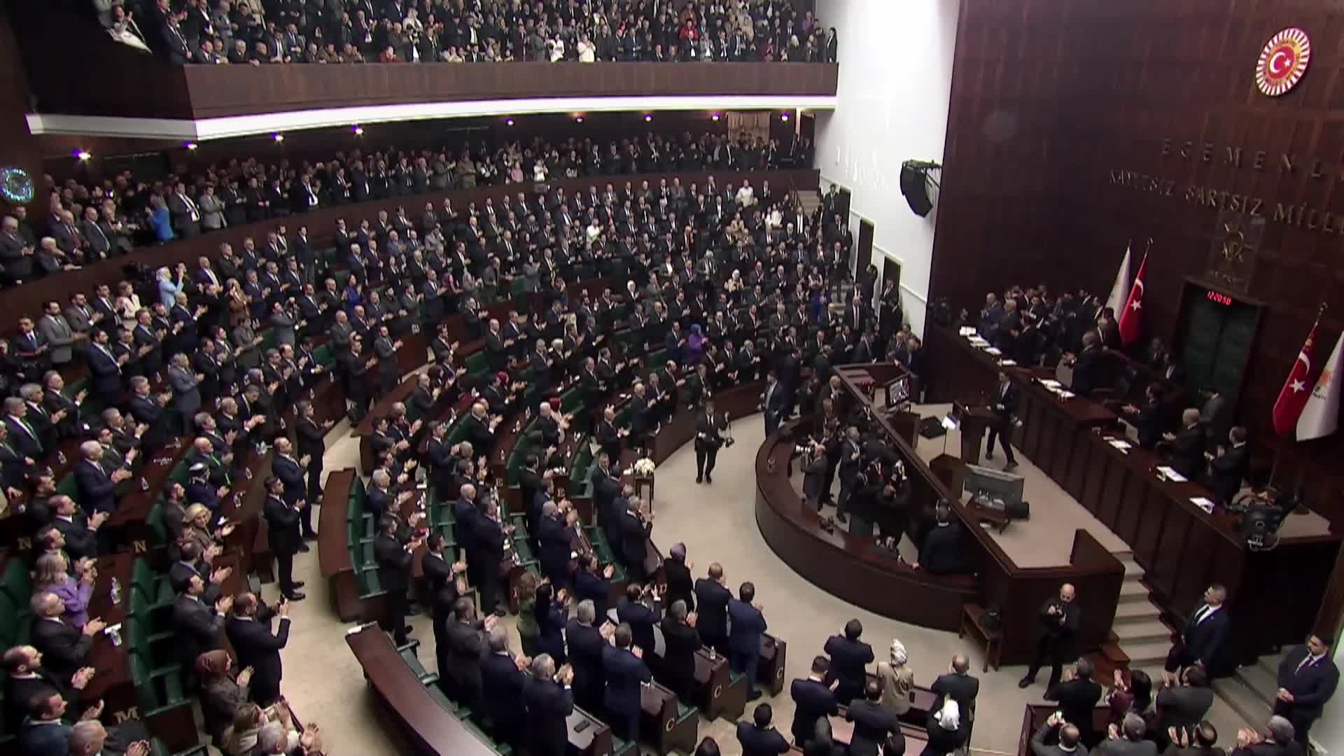 AK Parti Grup Toplantısı... Cumhurbaşkanı Erdoğan'dan emeklilere: "Ben emeklilerimizden AK Parti'ye ve Cumhur İttifakı'na güvenmeye devam etmelerini özellikle rica ediyorum"