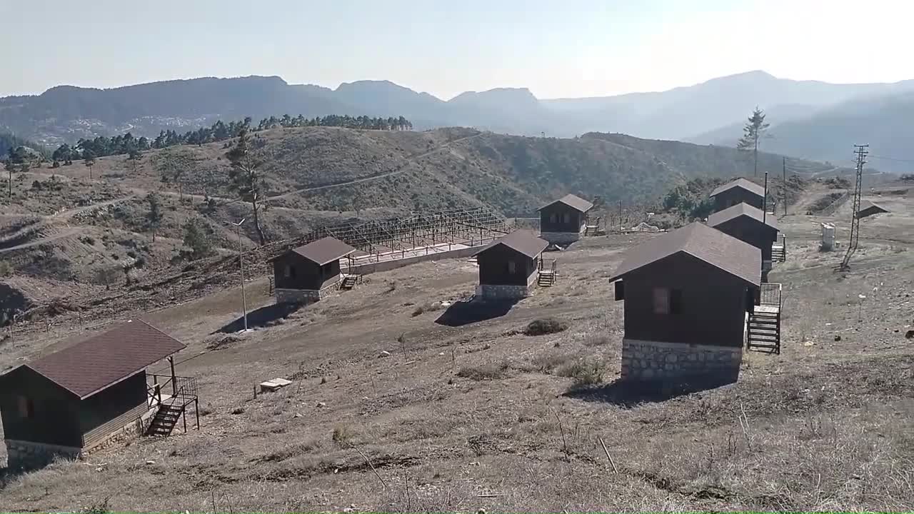 Mersin'in Toroslar ilçesinde 10 yıldır çürümeye terk edilen bungalov evler için mahalleliden çağrı: Turizme kazandırılmasını istiyoruz