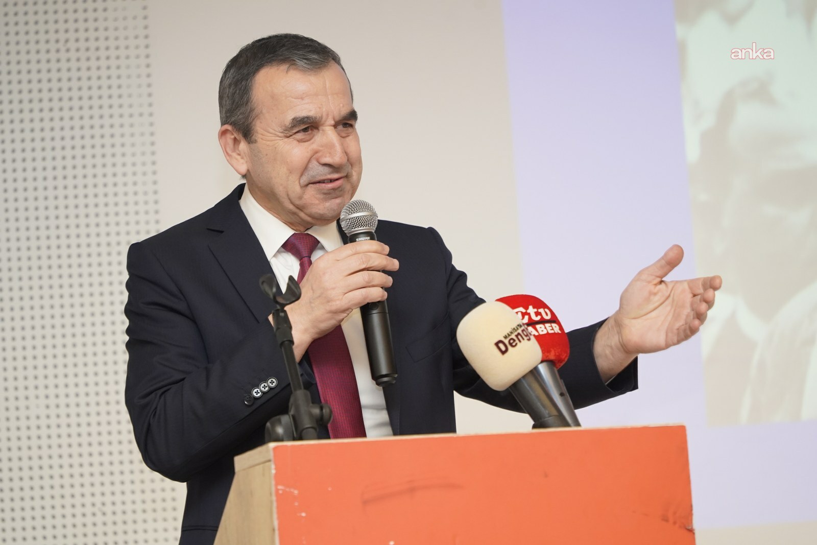 Naim Babüroğlu, Manisa’da Atatürk’ün hayatını ve Cumhuriyet değerlerini anlattı