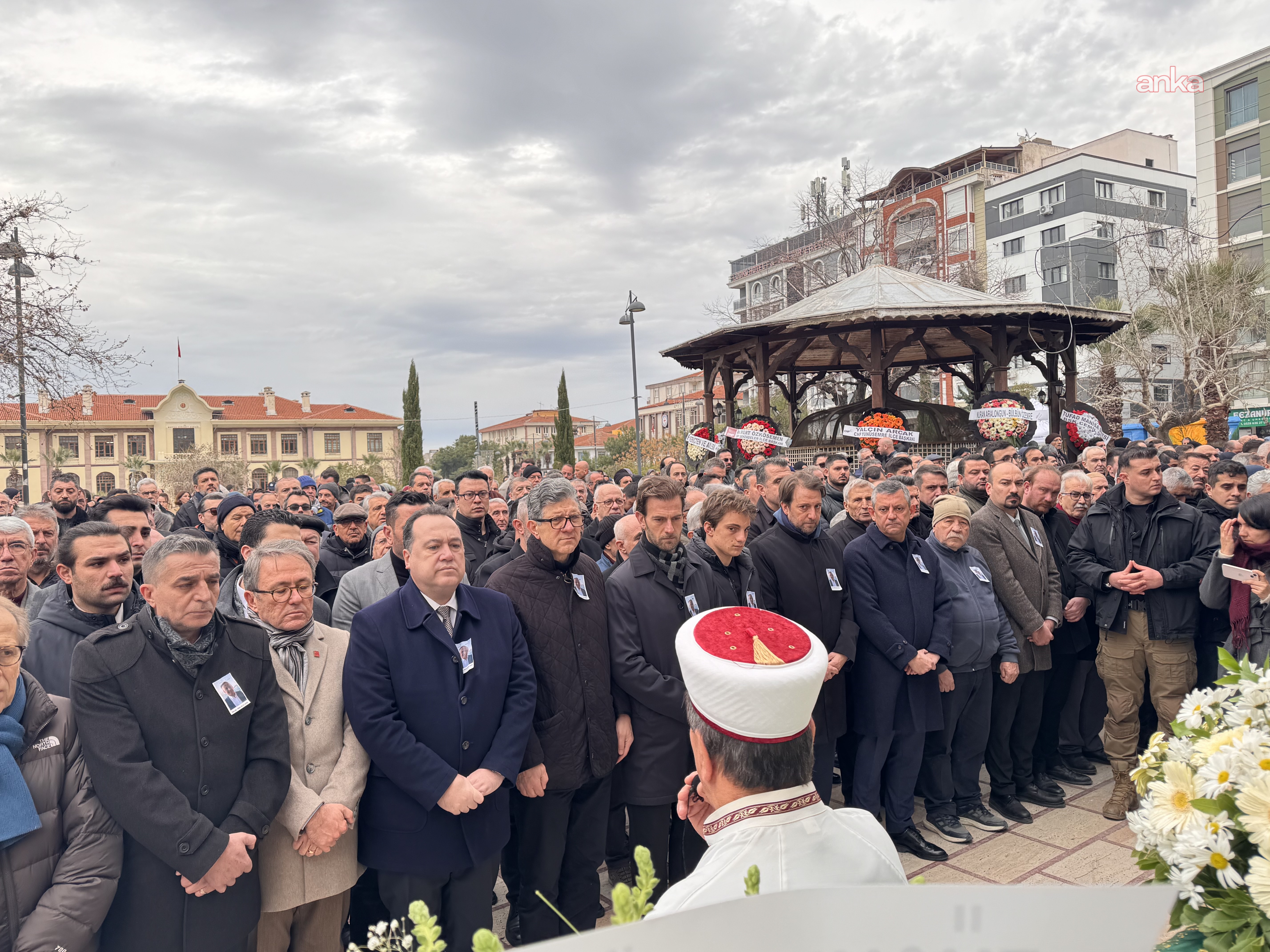 CHP Genel Başkanı Özel, Manisa’da Neşet Can’ın cenaze törenine katıldı