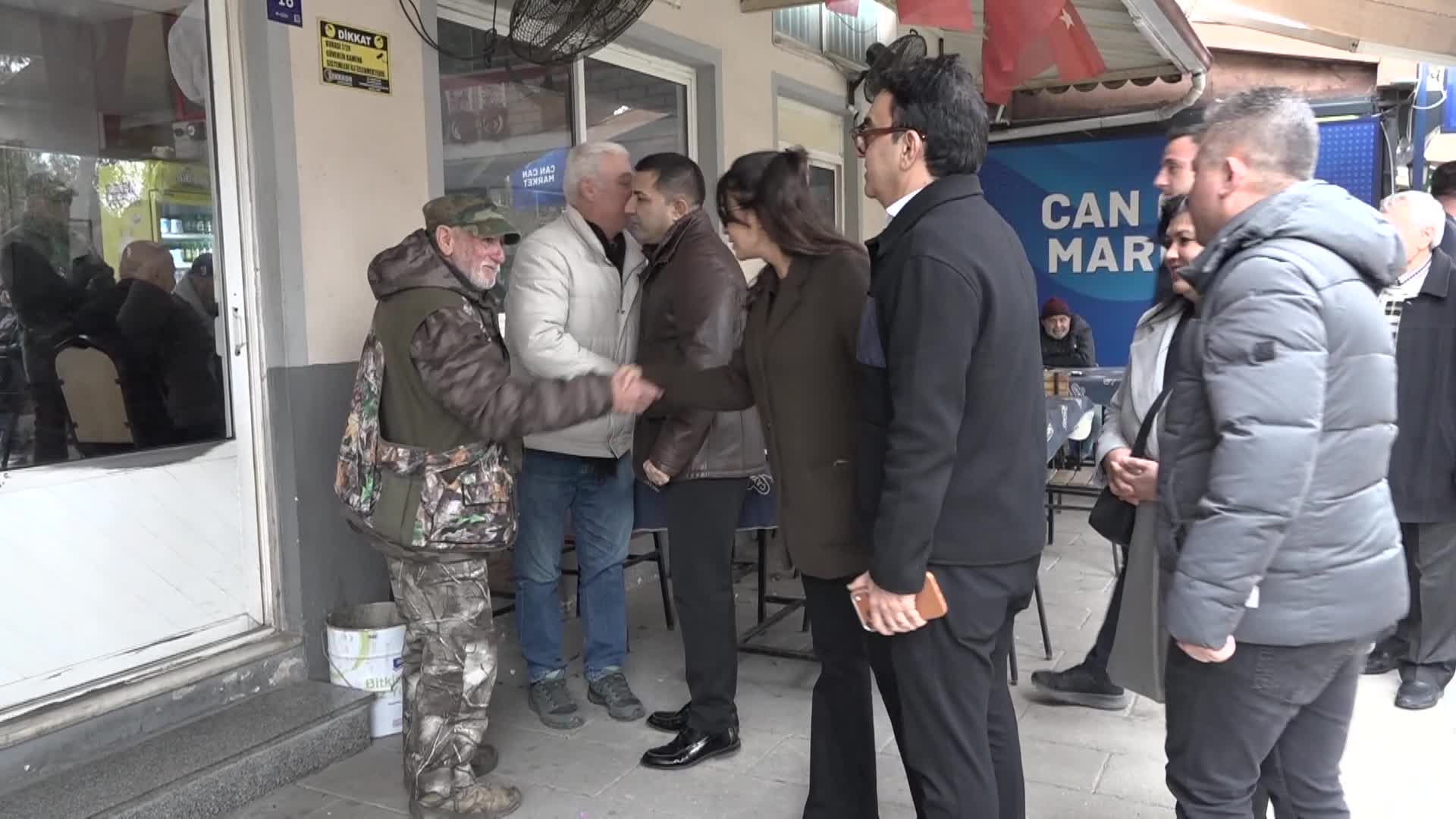 Kuşadası Belediye Başkanı Günel’den Yörük Hizmet Çadırı’na ziyaret: “Sokakta da hizmet ederim, dört duvar arasında da”