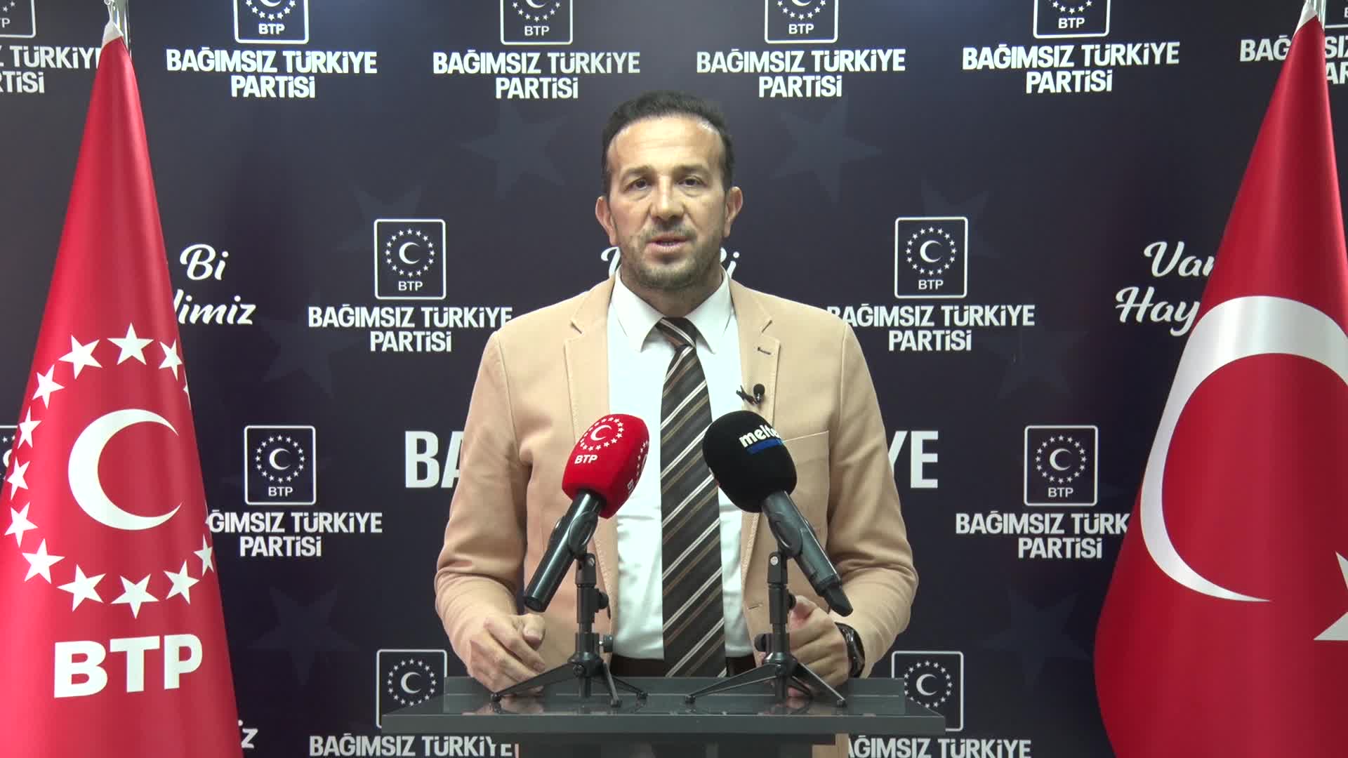 BTP Genel Başkanı Baş'tan 'bayrak' tepkisi: "O bizim vatanımız, imanımız; vatanımıza ve imanımıza kimse dokunamaz"