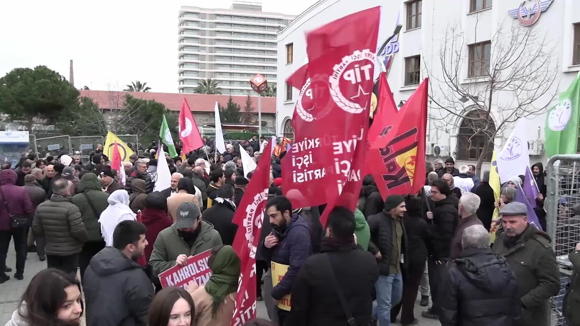 DEM Parti İzmir İl Örgütü: Rojava’ya yönelik saldırılar planlı bir yıkımdır