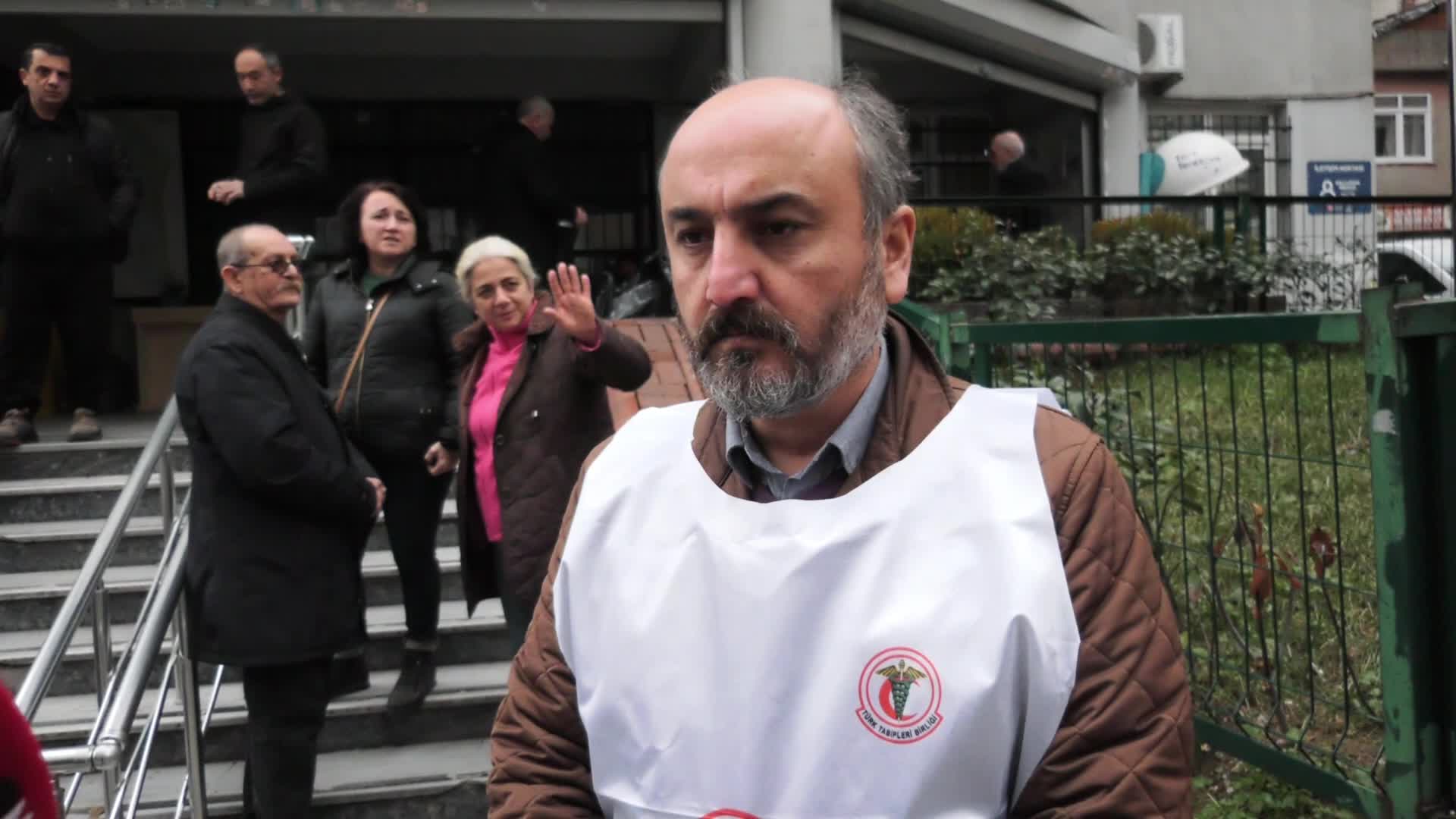 Doktor dertli hasta dertli... Kırımlı: Zorunlu olarak taze meyve sebze yiyin, protein ağırlıklı beslenin diyoruz, ama imkanları yok. Bu batan bir geminin içinden kaşıkla suyu boşaltmaya benziyor