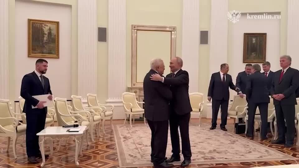 Putin, Mahmud Abbas ile Kremlin'de görüştü: “Barış Kurulu’na Gazze Şeridi’ni yeniden inşa etmek amacıyla dondurulmuş Rus varlıklarından bir milyar dolar ayırmaya hazırız”
