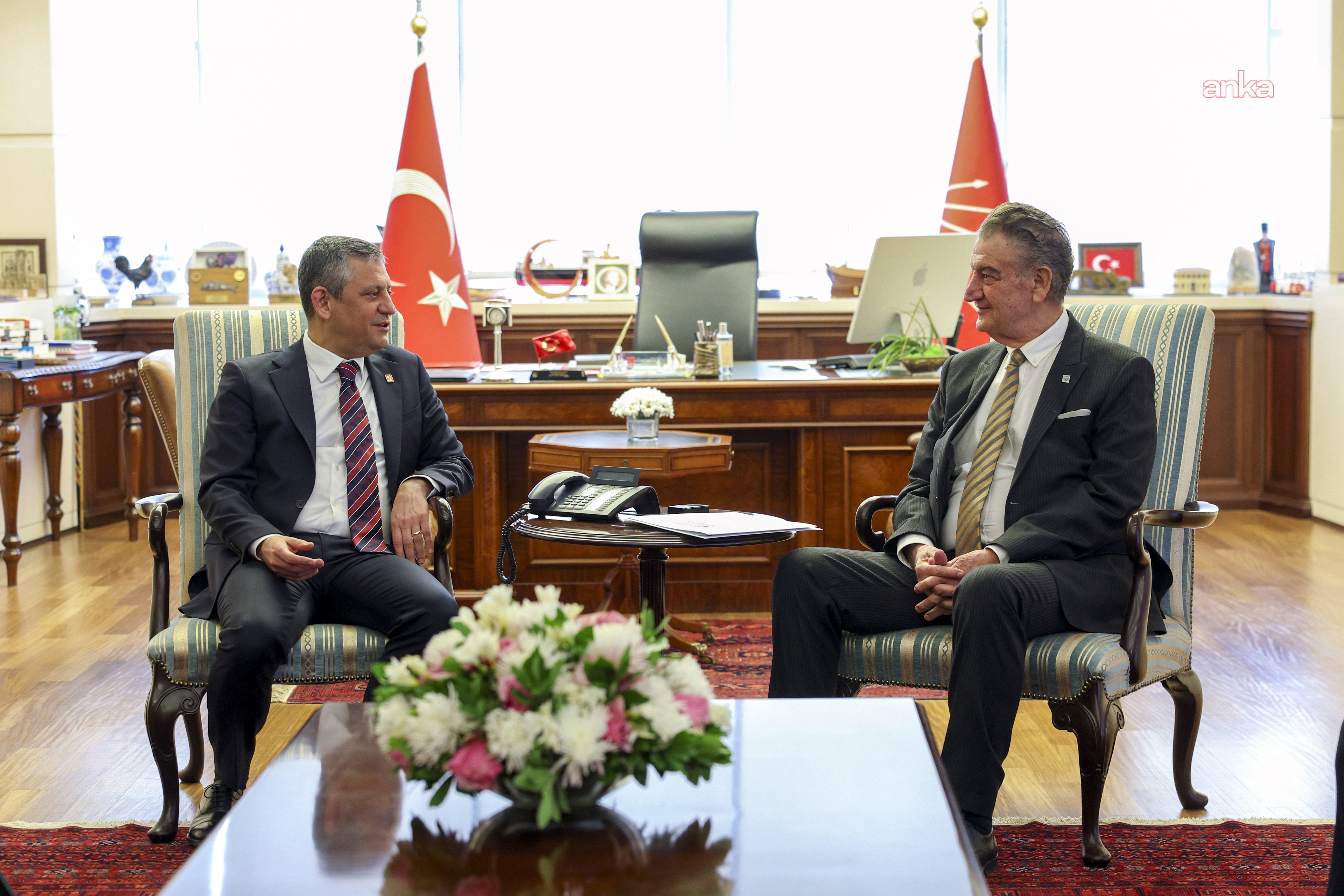 CHP Genel Başkanı Özel, Hüsnü Bozkurt ile bir araya geldi