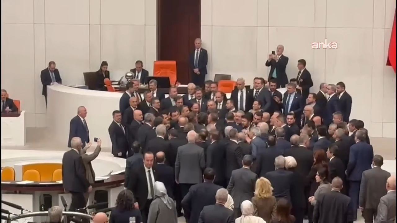CHP’nin "tabutlu" eylemi TBMM Genel Kurulu’nda gerginliğe neden oldu