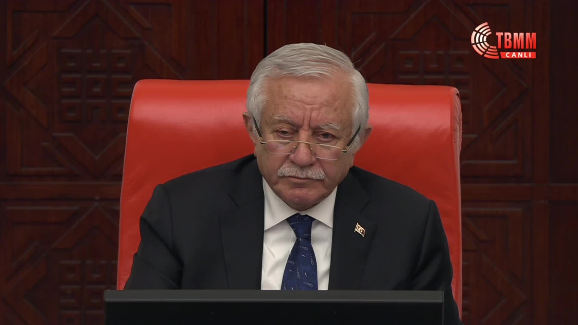 TBMM Genel Kurulu'nda tabut krizi... CHP'li Emir: Siz tabutu seçim sandığı zannedip ondan korktunuz, geceleri kabuslarınızda seçim sandığı görüyorsunuz