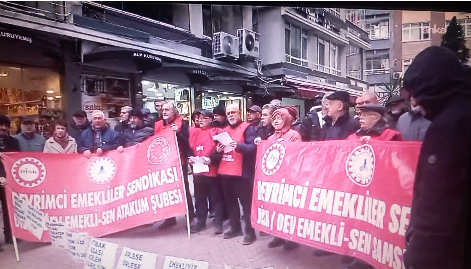 DEV Emekli-Sen'den Samsun'da eylem: Emeklinin, işçinin, memurun, kadınların, gençlerin ve öğrencilerin beklentilerine sırtlarını döndüler