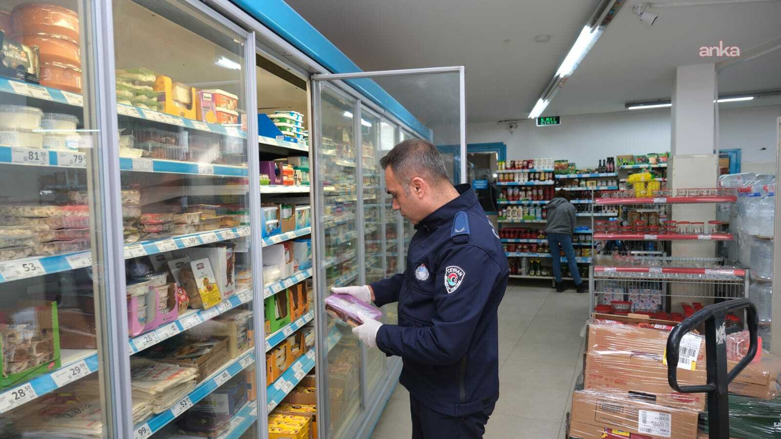 Ceyhan Belediyesi’nden zincir marketlerde gıda denetimi