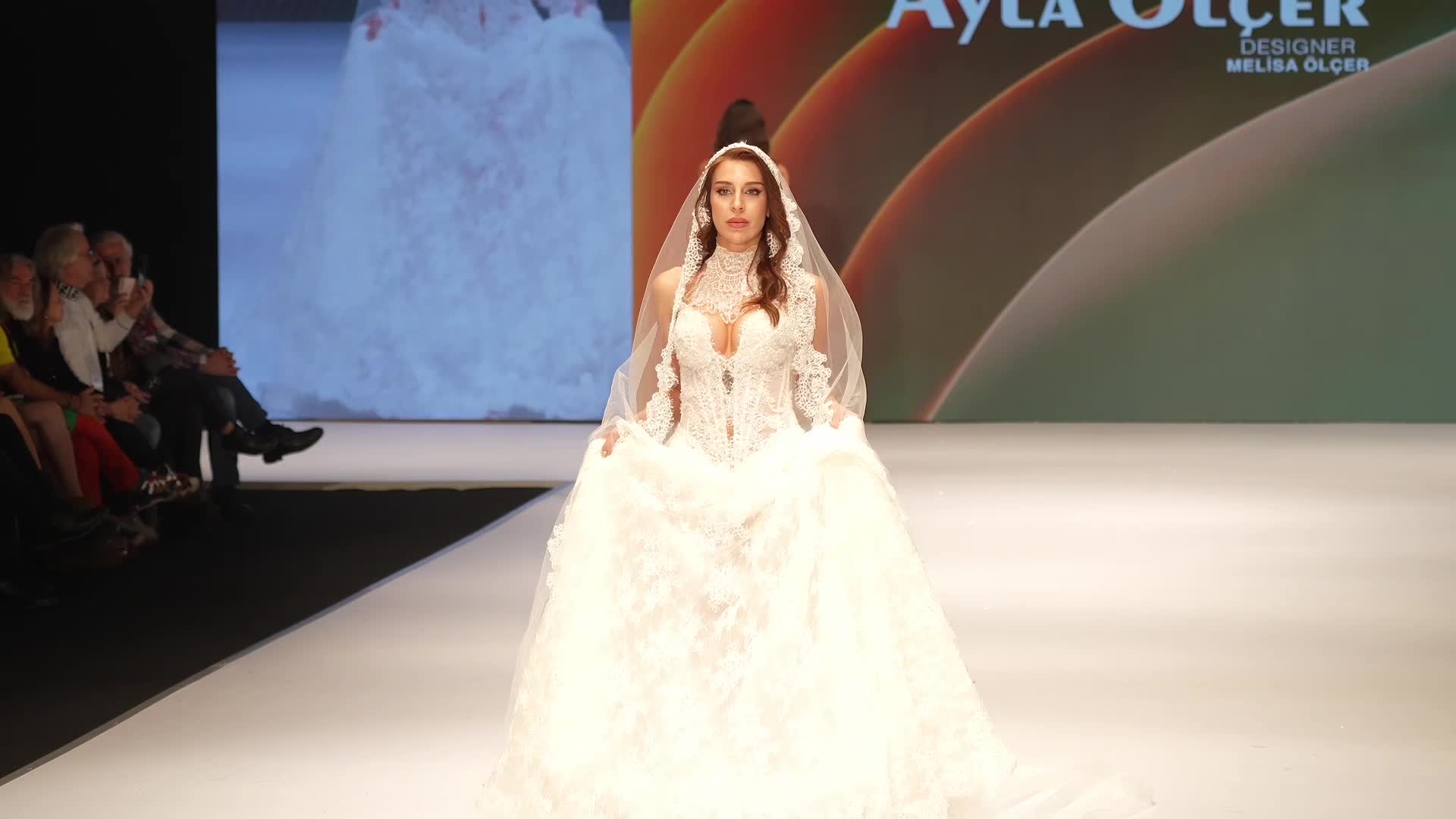 IF Wedding Fashion İzmir’de “Sessiz Asalet” podyuma taşındı