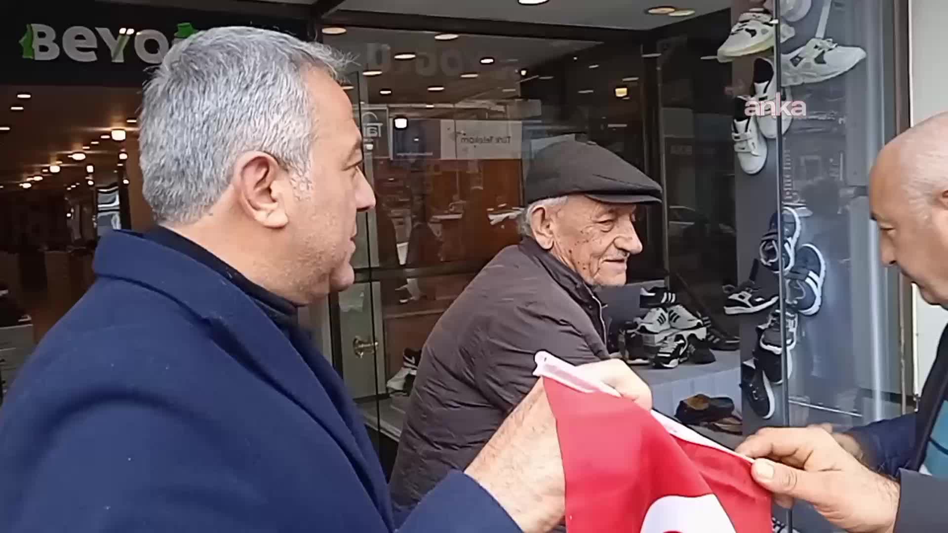 İYİ Parti Osmaniye il teşkilatı, esnafa ve vatandaşlara Türk bayrağı dağıttı