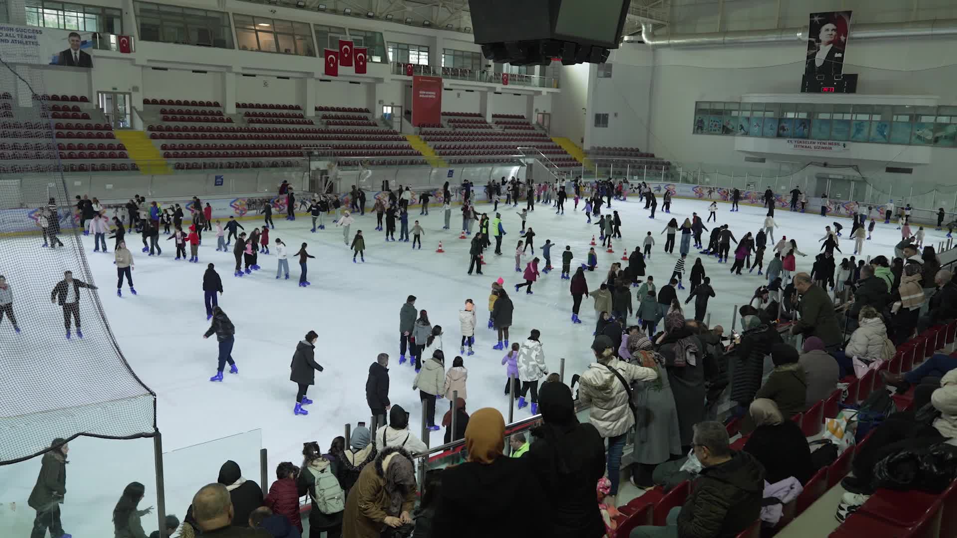 Karne sevinci buz pistinde yaşandı
