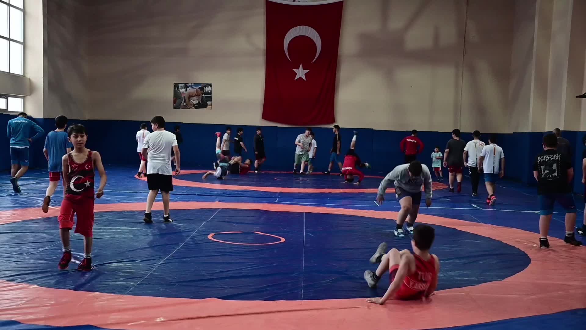 Şampiyon güreşçiler Yozgat’ta yetişiyor