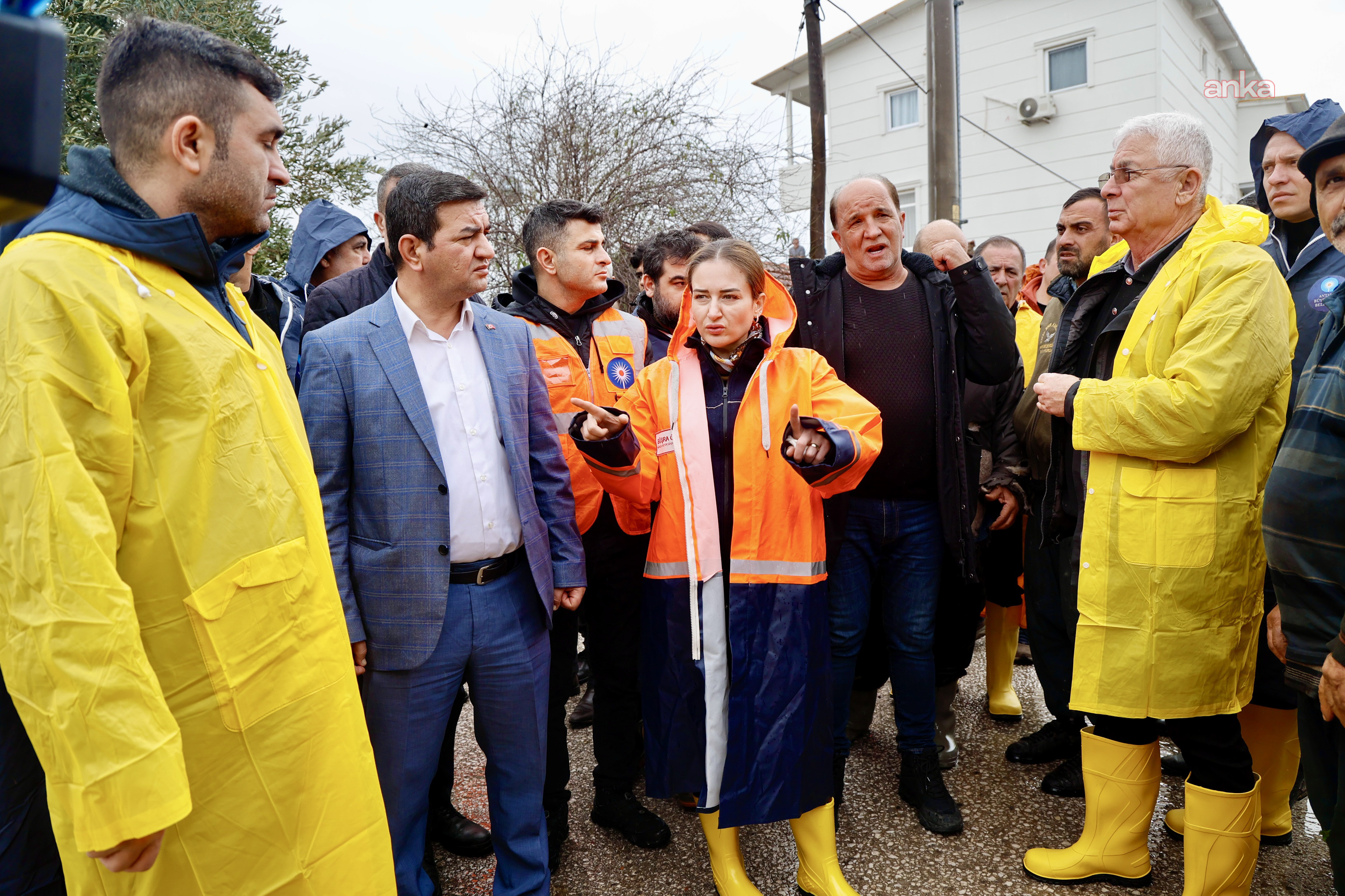 Antalya Büyükşehir Belediye Başkan Vekili Özdemir: "Bin 362 personelimiz ile sahadayız"