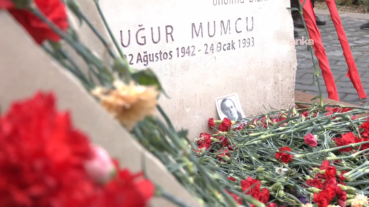 Gazeteci Uğur Mumcu, katledilişinin 33’üncü yılında mezarı başında anıldı