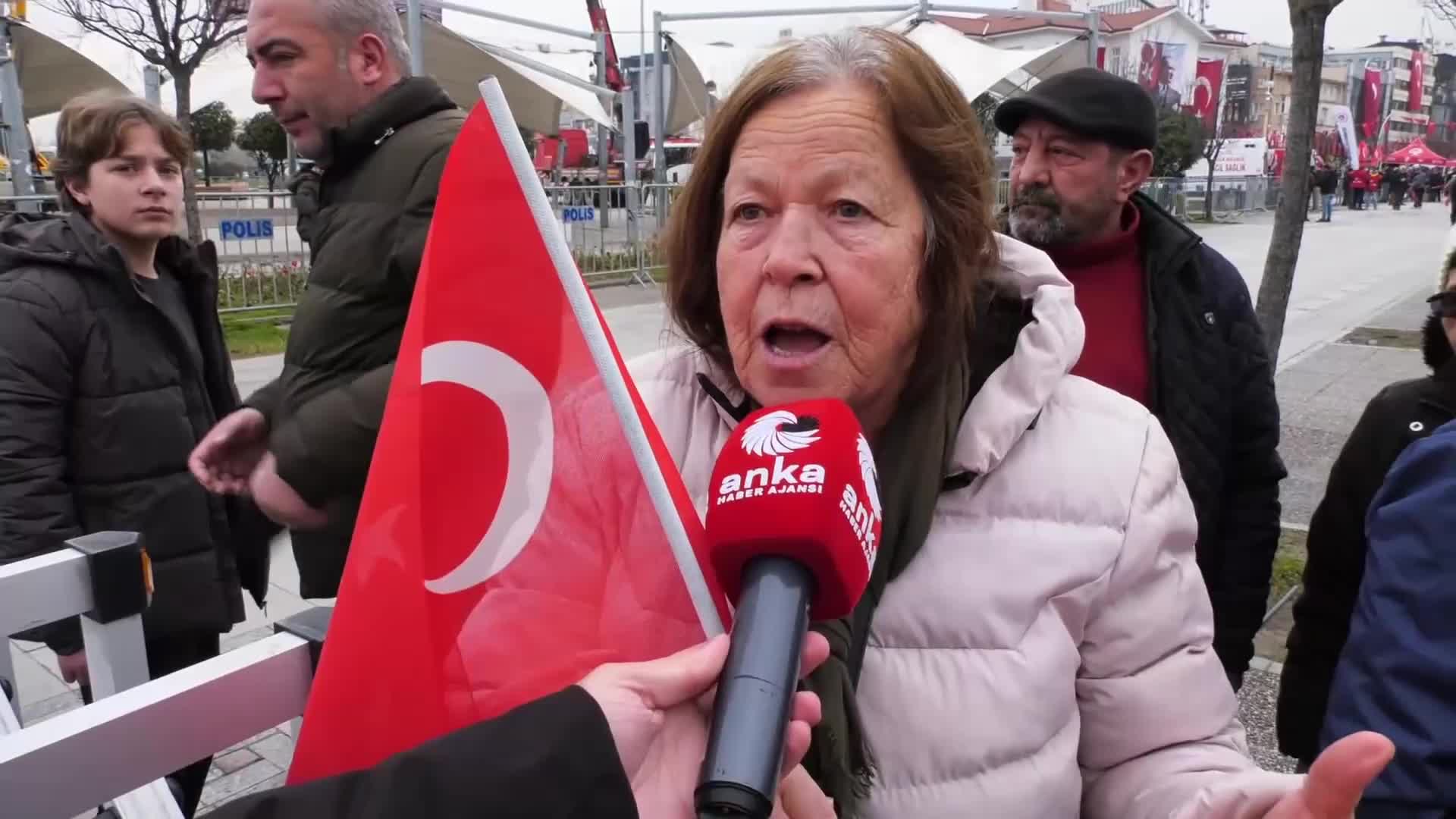 CHP'nin "Millet İradesine Sahip Çıkıyor" mitingi... Vatandaş Yalova'dan seslendi: "Haksızlık var, ekonomi bozuk. Adaletsizliğe karşı buradayız"