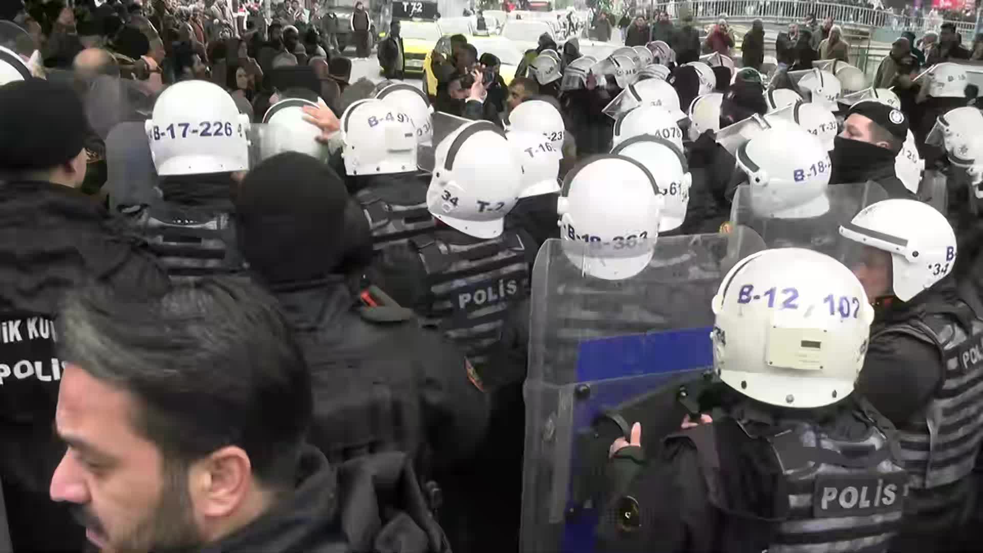DEM Parti yürüyüşüne polisten müdahale: Gözaltına alınanlar ve yaralananlar oldu